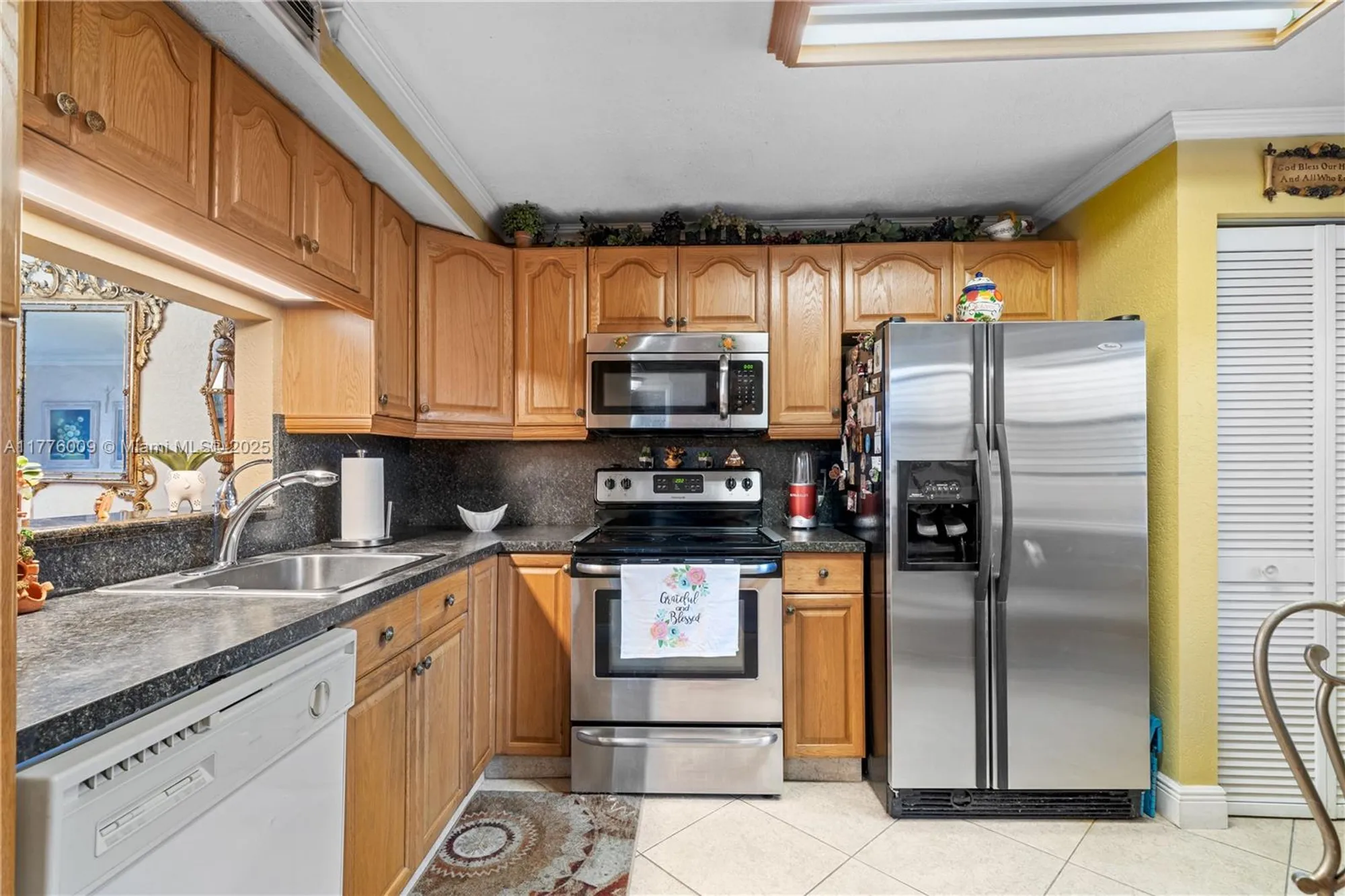 Property Slideshow image 8 of 42 | 901 colony point cir 503, Pembroke Pines, FL, 33026