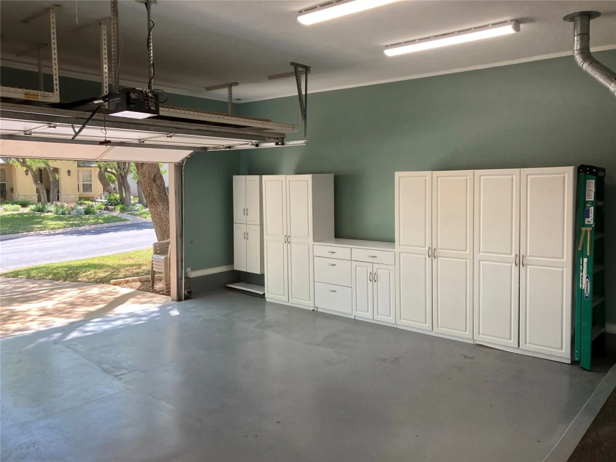 Property Slideshow image 33 of 40 | 204 whippoorwill cv, Georgetown, TX, 78633