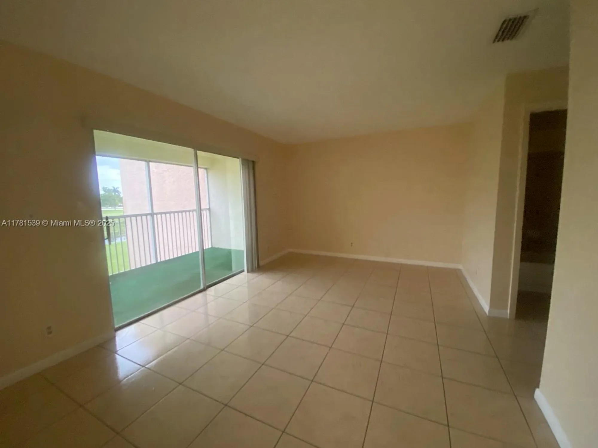 Property Slideshow image 14 of 18 | 6890 royal palm blvd apt 305h, Margate, FL, 33063