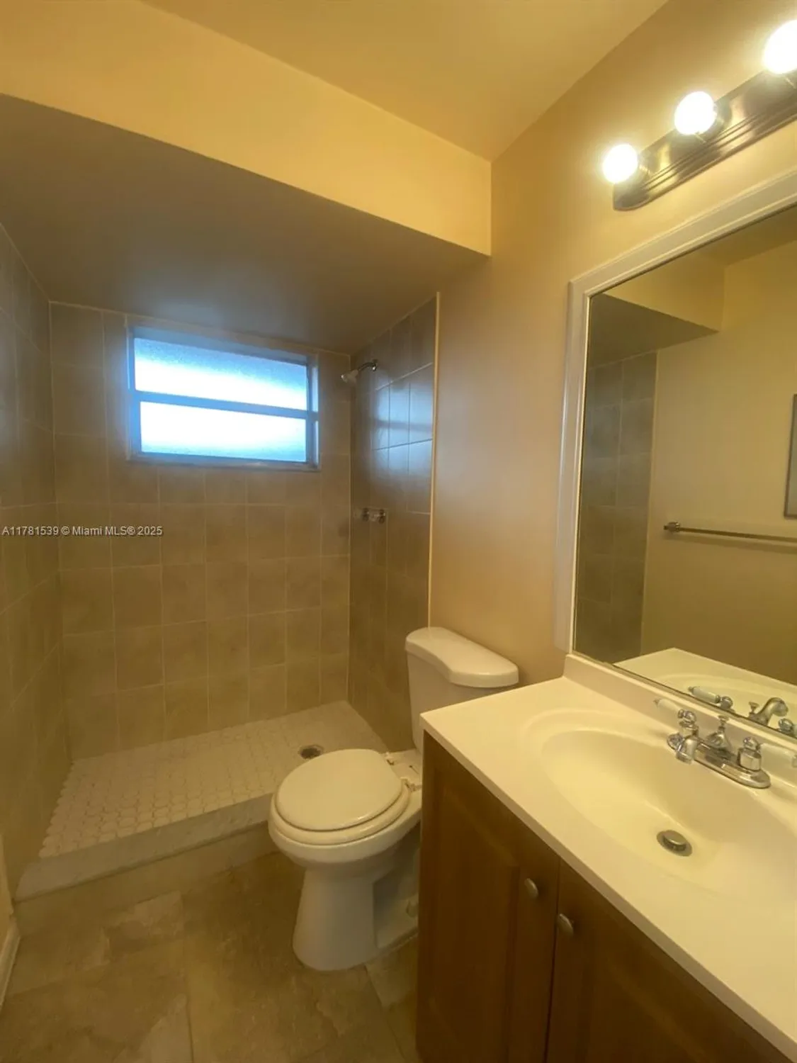 Property Slideshow image 11 of 18 | 6890 royal palm blvd apt 305h, Margate, FL, 33063