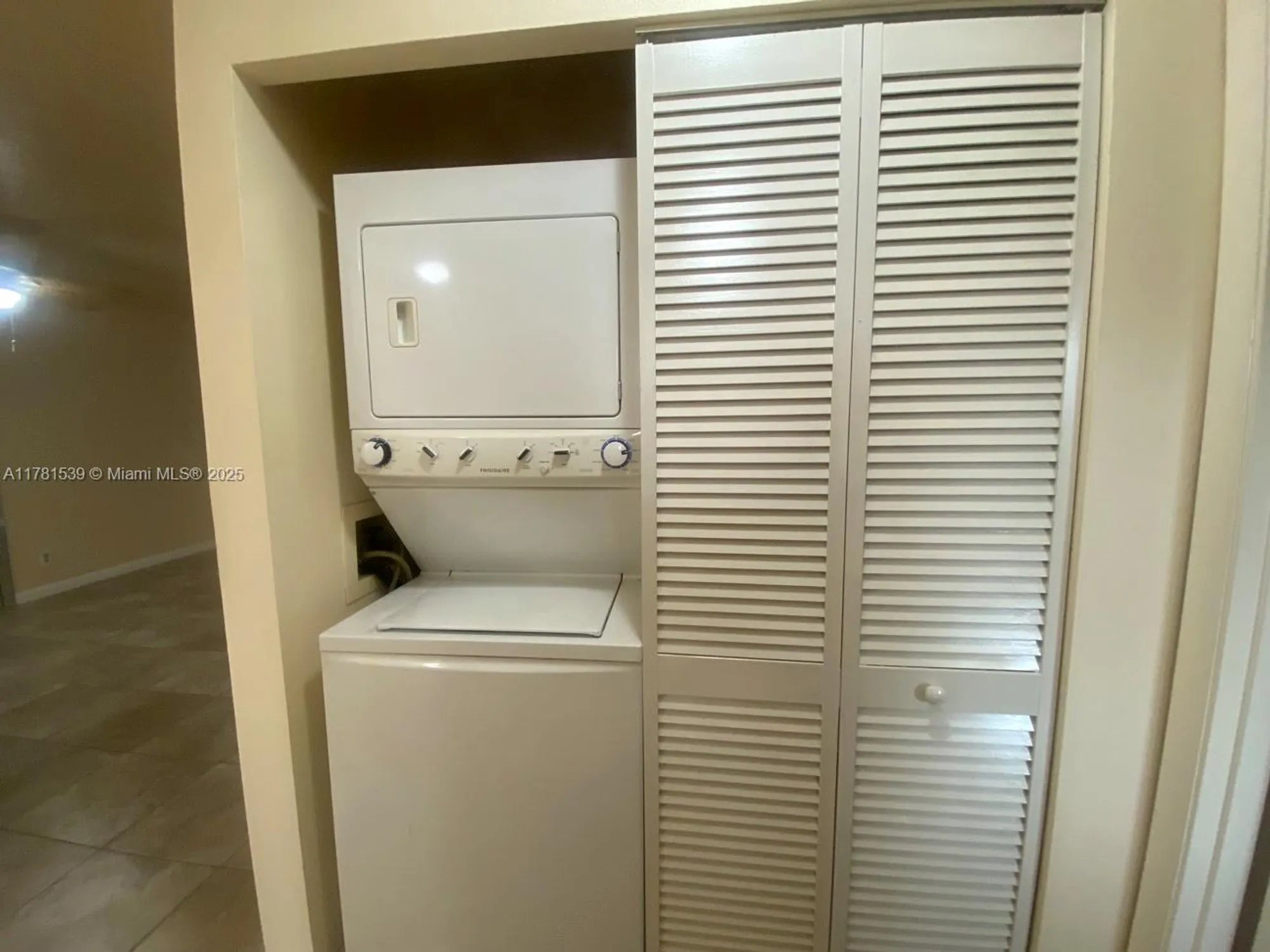 Property Slideshow image 13 of 18 | 6890 royal palm blvd apt 305h, Margate, FL, 33063