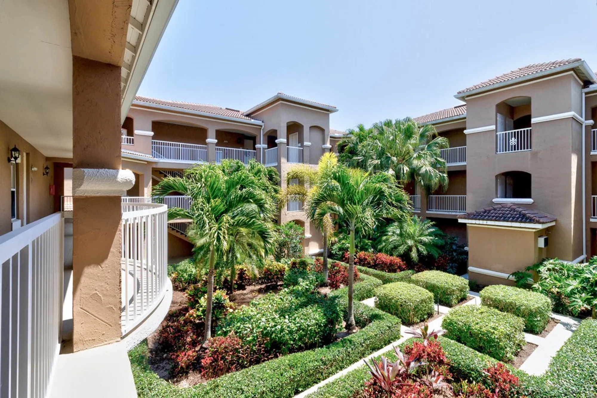 Property Slideshow image 2 of 36 | 5025 fairways cir apt b206, Vero Beach, FL, 32967