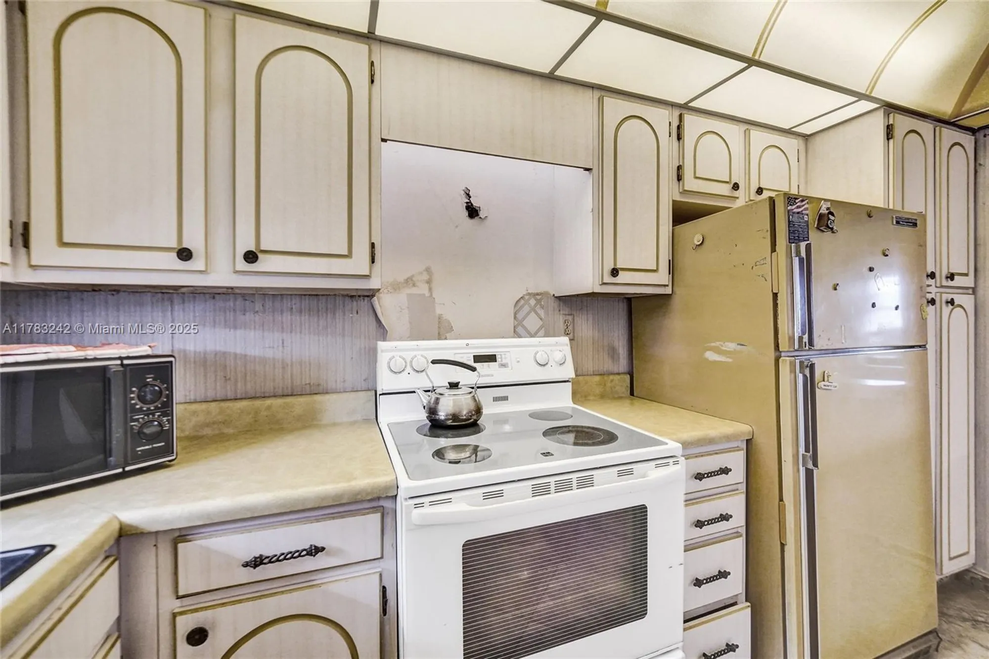 Property Slideshow image 15 of 36 | 811 s hollybrook dr 207, Pembroke Pines, FL, 33025