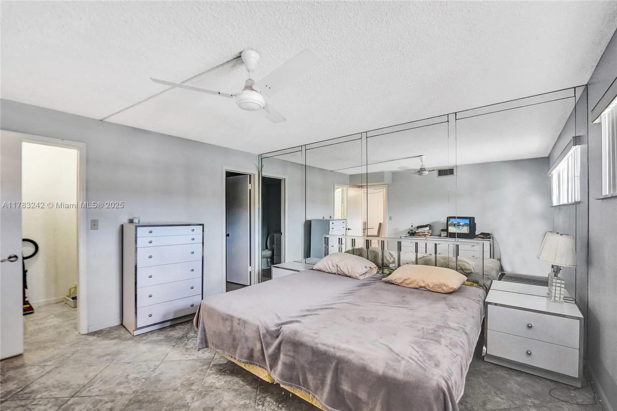 Property Slideshow image 18 of 36 | 811 s hollybrook dr 207, Pembroke Pines, FL, 33025