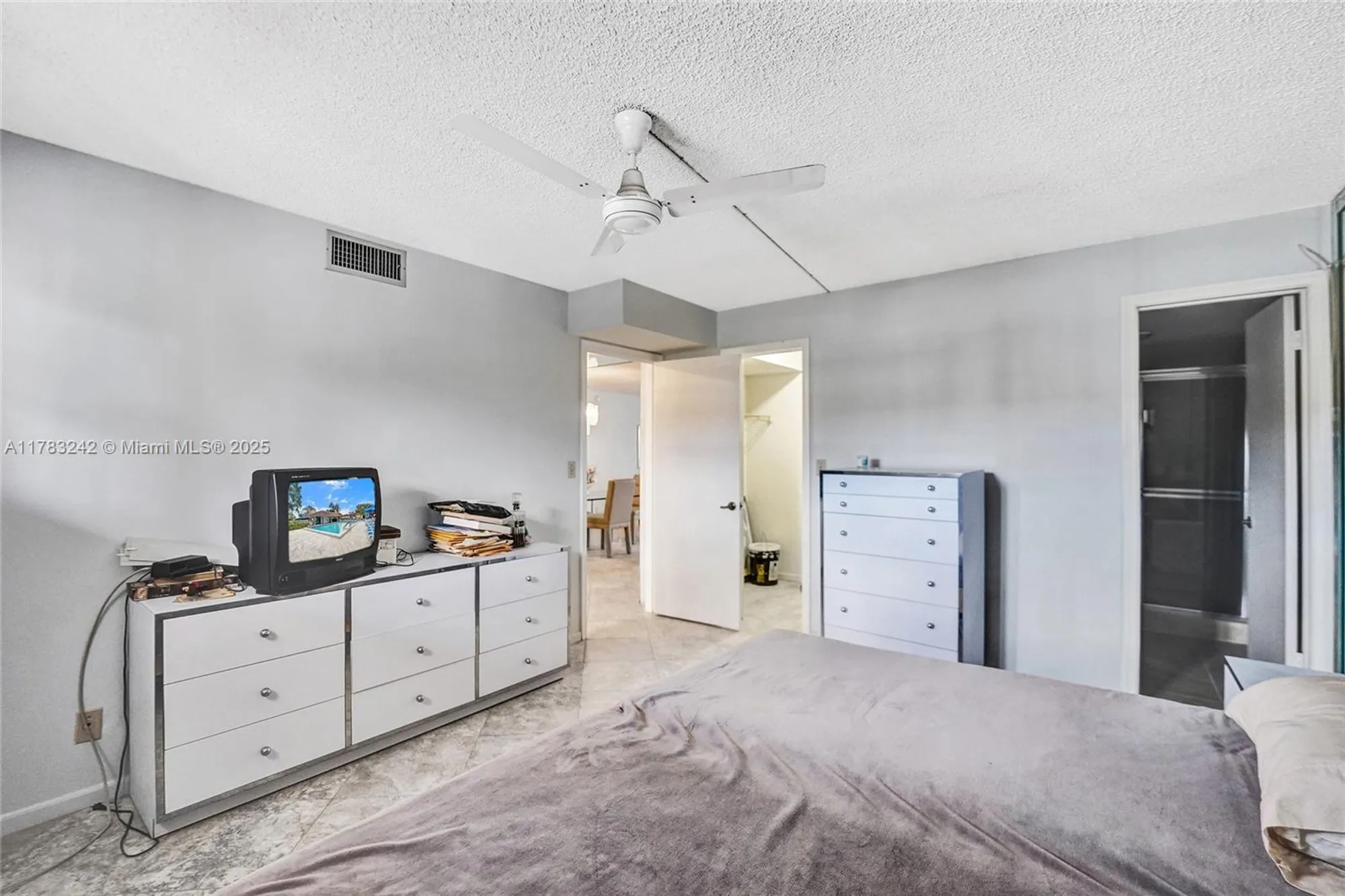 Property Slideshow image 19 of 36 | 811 s hollybrook dr 207, Pembroke Pines, FL, 33025