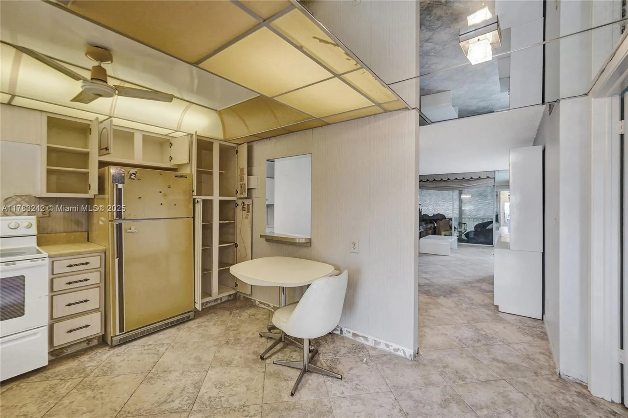 Property Slideshow image 12 of 36 | 811 s hollybrook dr 207, Pembroke Pines, FL, 33025