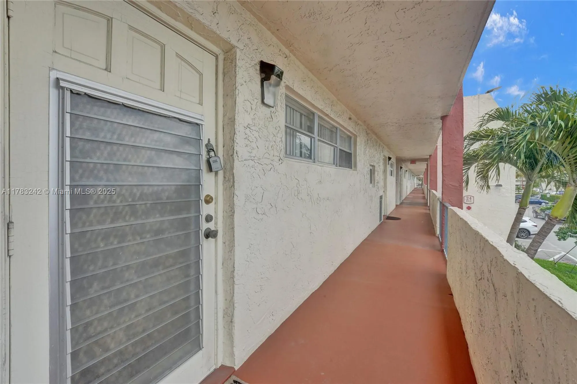 Property Slideshow image 27 of 36 | 811 s hollybrook dr 207, Pembroke Pines, FL, 33025