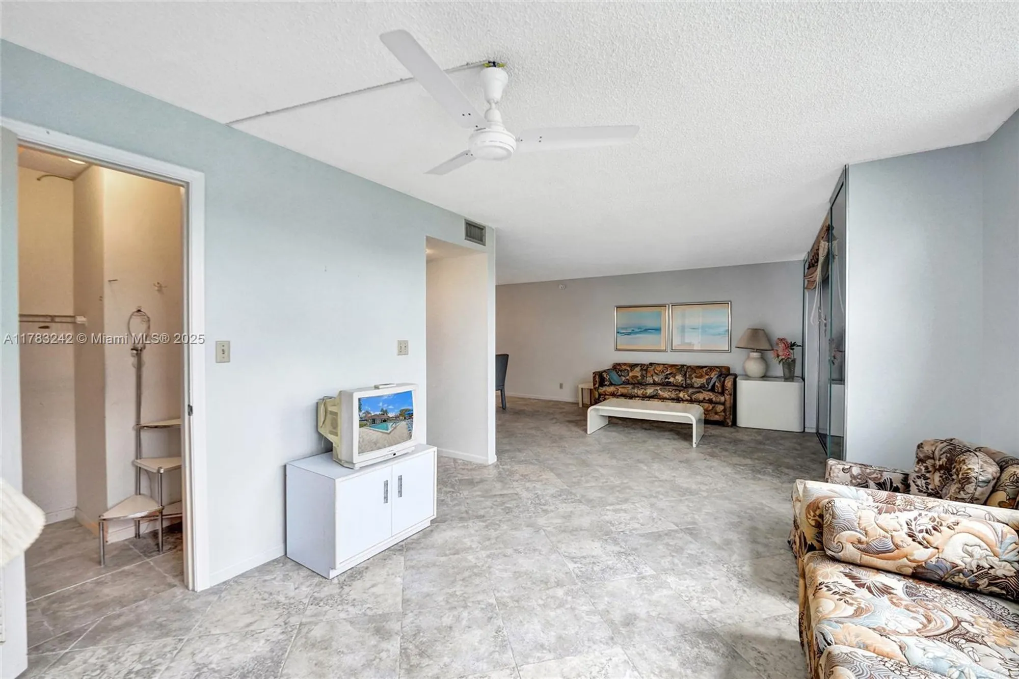 Property Slideshow image 21 of 36 | 811 s hollybrook dr 207, Pembroke Pines, FL, 33025