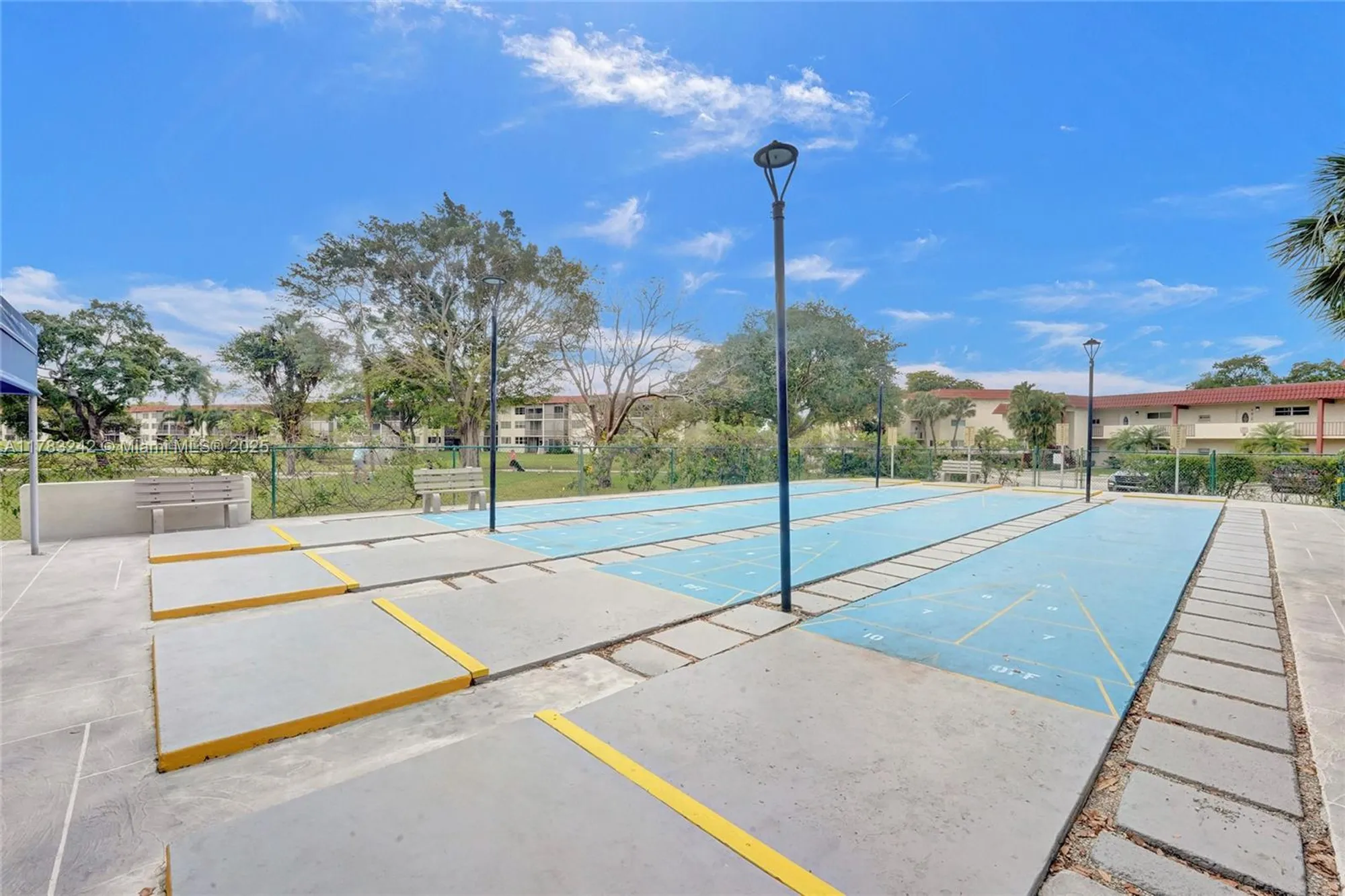 Property Slideshow image 31 of 36 | 811 s hollybrook dr 207, Pembroke Pines, FL, 33025