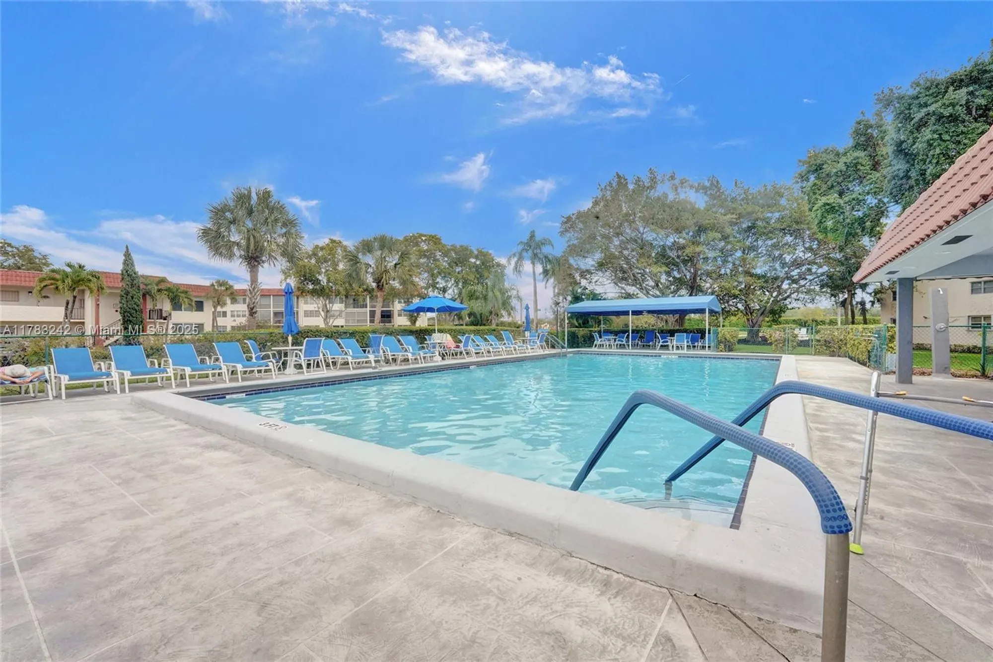 Property Slideshow image 32 of 36 | 811 s hollybrook dr 207, Pembroke Pines, FL, 33025