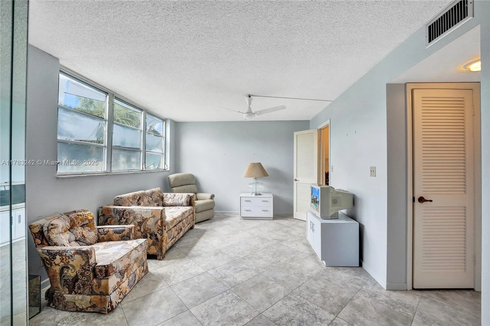Property Slideshow image 6 of 36 | 811 s hollybrook dr 207, Pembroke Pines, FL, 33025