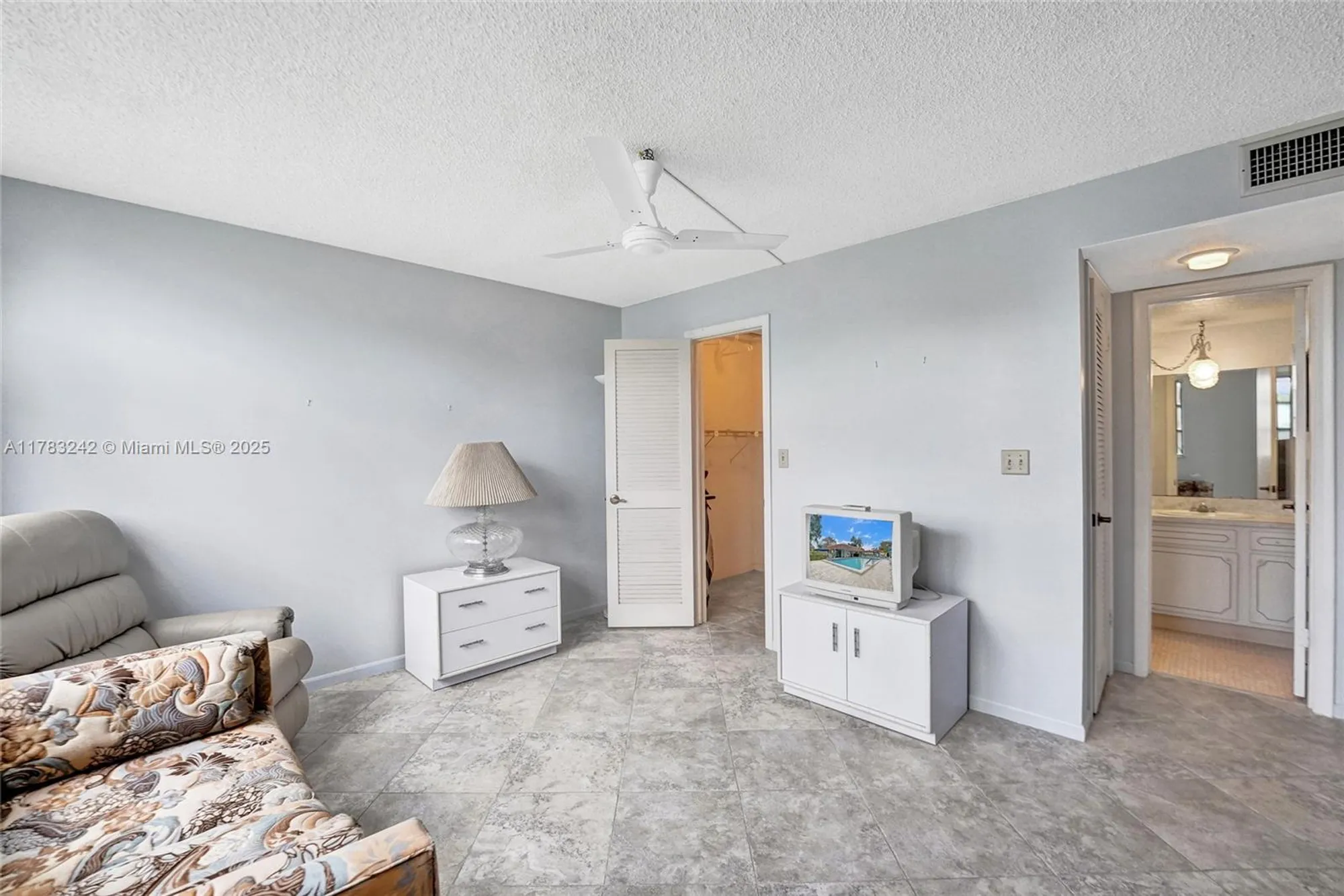 Property Slideshow image 7 of 36 | 811 s hollybrook dr 207, Pembroke Pines, FL, 33025