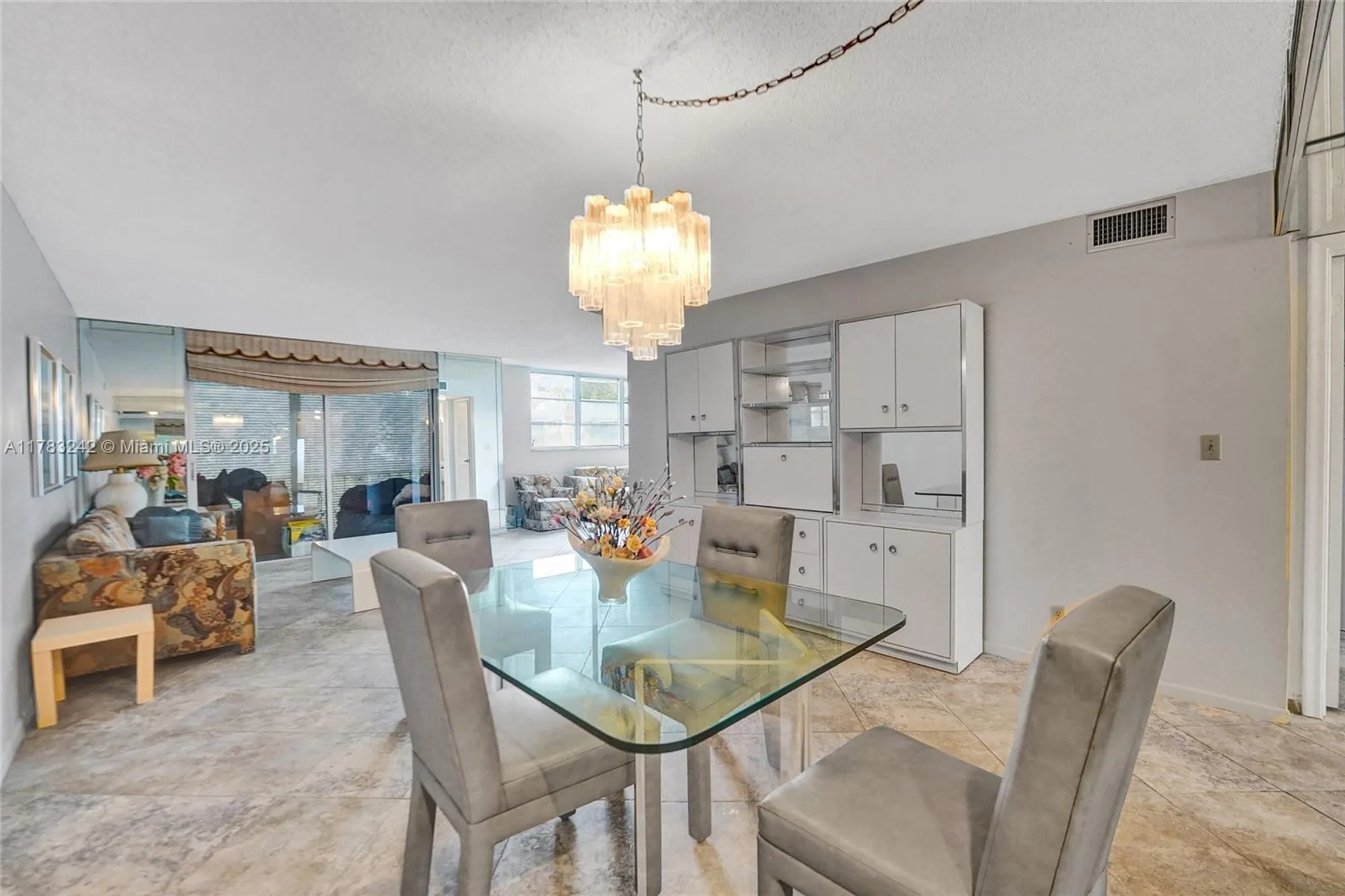 Property Slideshow image 8 of 36 | 811 s hollybrook dr 207, Pembroke Pines, FL, 33025