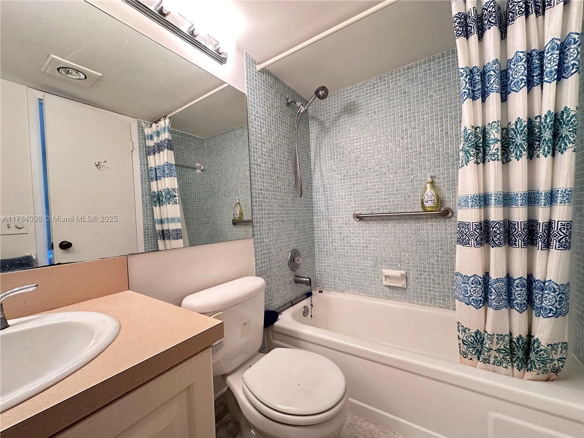 Property Slideshow image 18 of 22 | 569 fanshaw n # 569, Boca Raton, FL, 33434