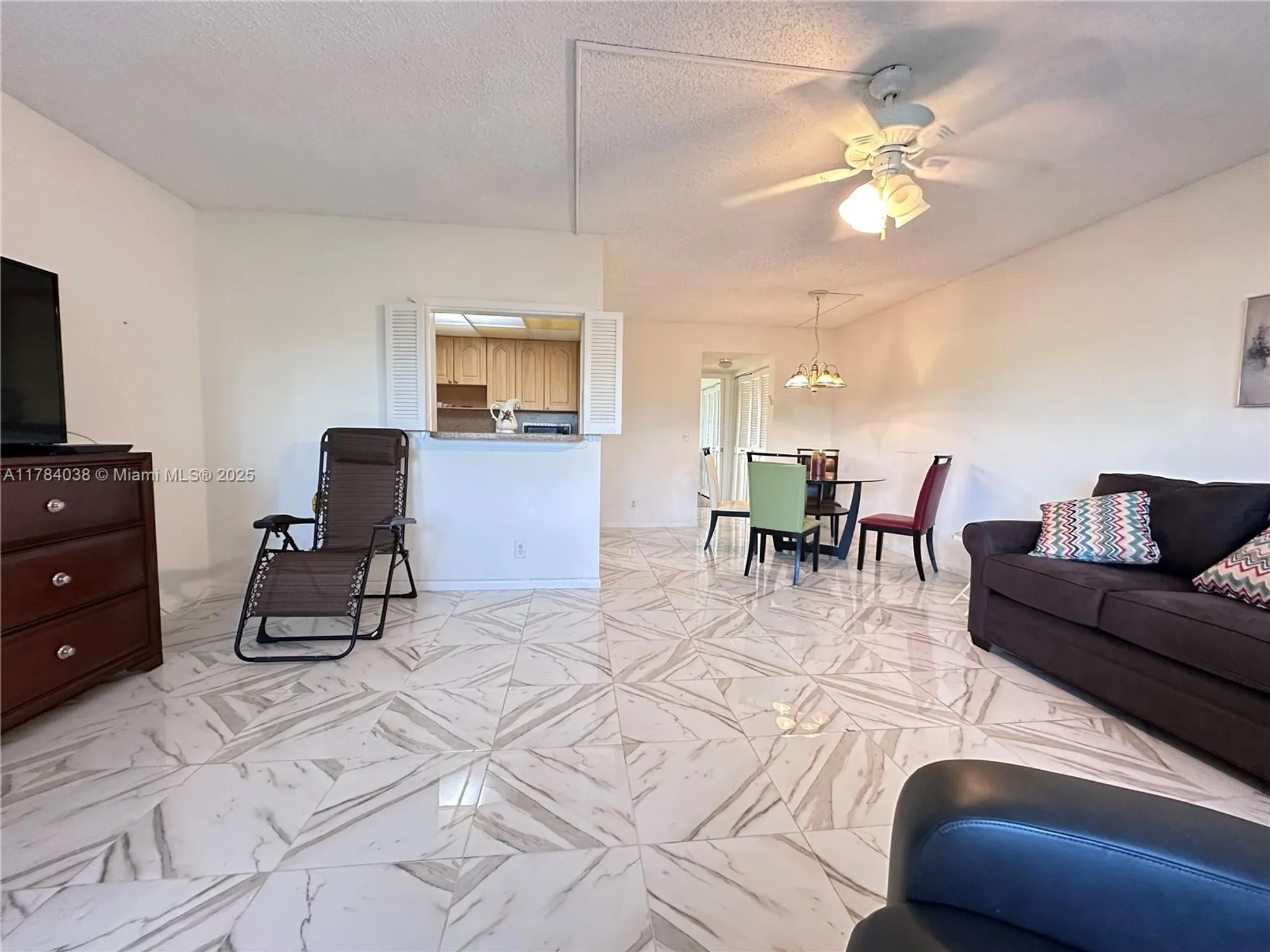 Property Slideshow image 5 of 22 | 569 fanshaw n # 569, Boca Raton, FL, 33434