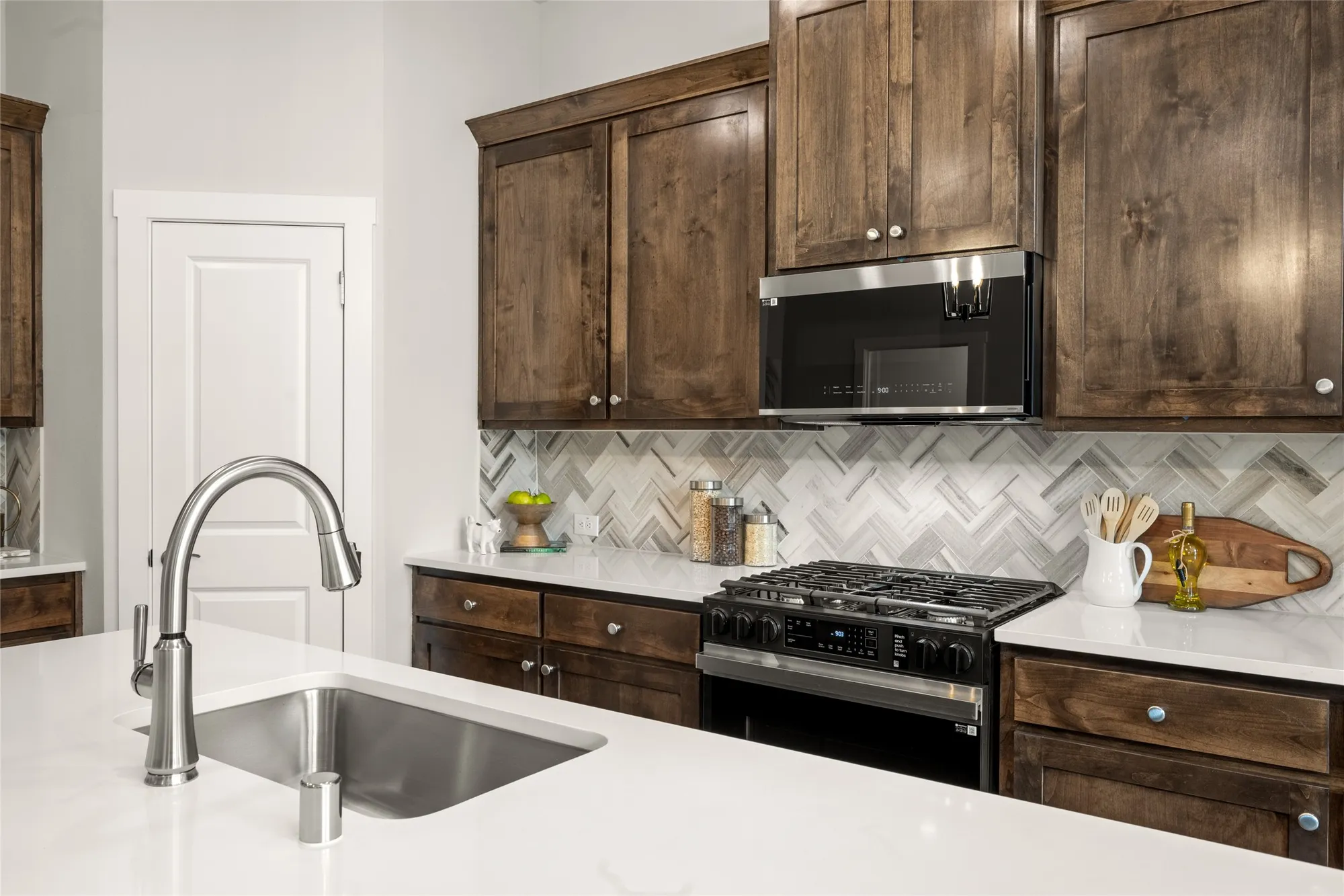 Property Slideshow image 14 of 26 | 2621 st helena ln, Grand Prairie, TX, 75054