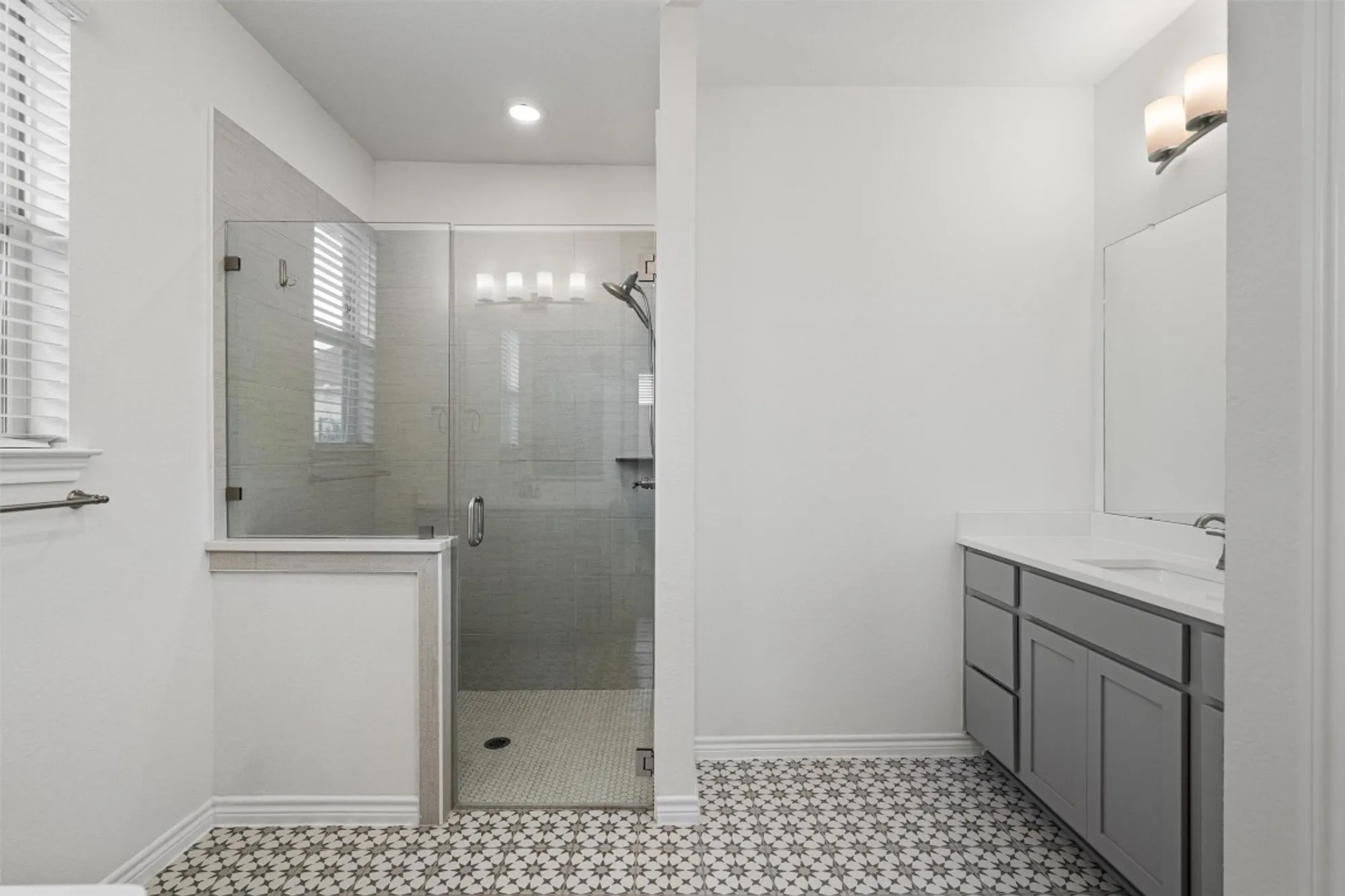 Property Slideshow image 14 of 39 | 150 roaming rock trl # 101, San Marcos, TX, 78666