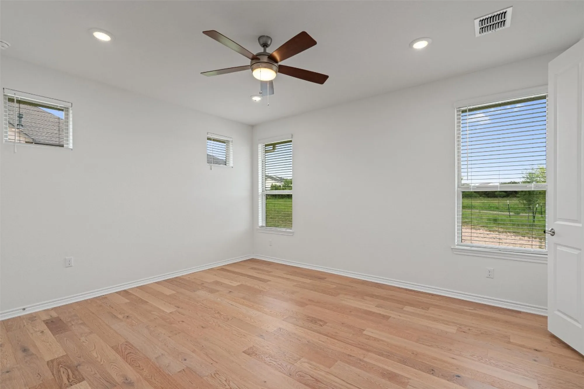 Property Slideshow image 11 of 39 | 150 roaming rock trl # 101, San Marcos, TX, 78666