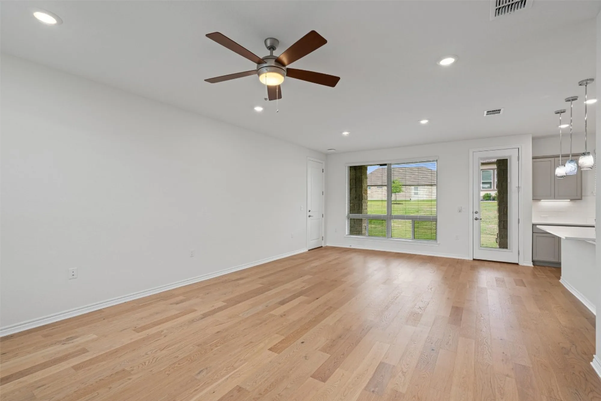 Property Slideshow image 3 of 39 | 150 roaming rock trl # 101, San Marcos, TX, 78666