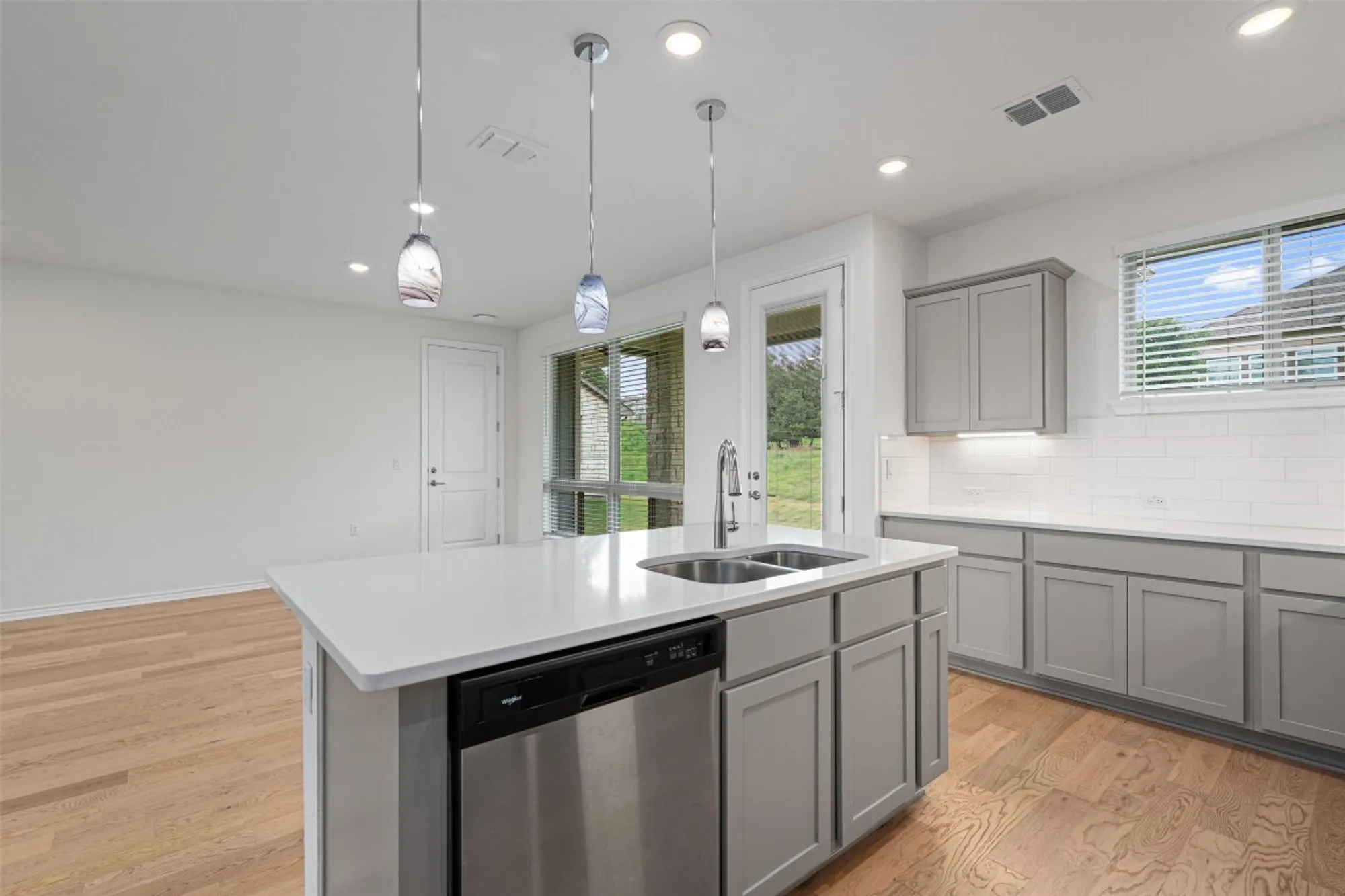 Property Slideshow image 8 of 39 | 150 roaming rock trl # 101, San Marcos, TX, 78666