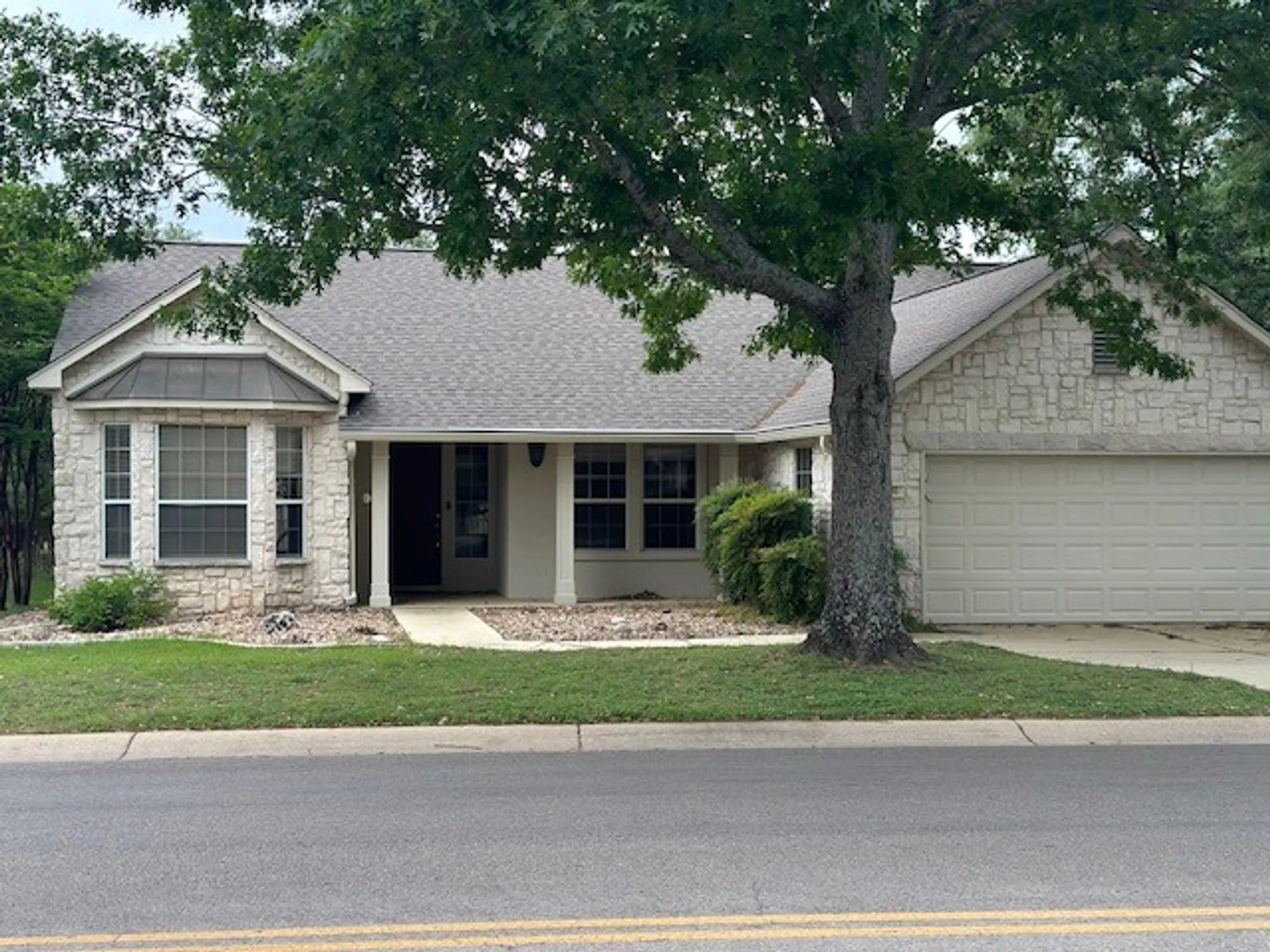 Property Slideshow image 2 of 8 | 125 whispering wind dr, Georgetown, TX, 78633