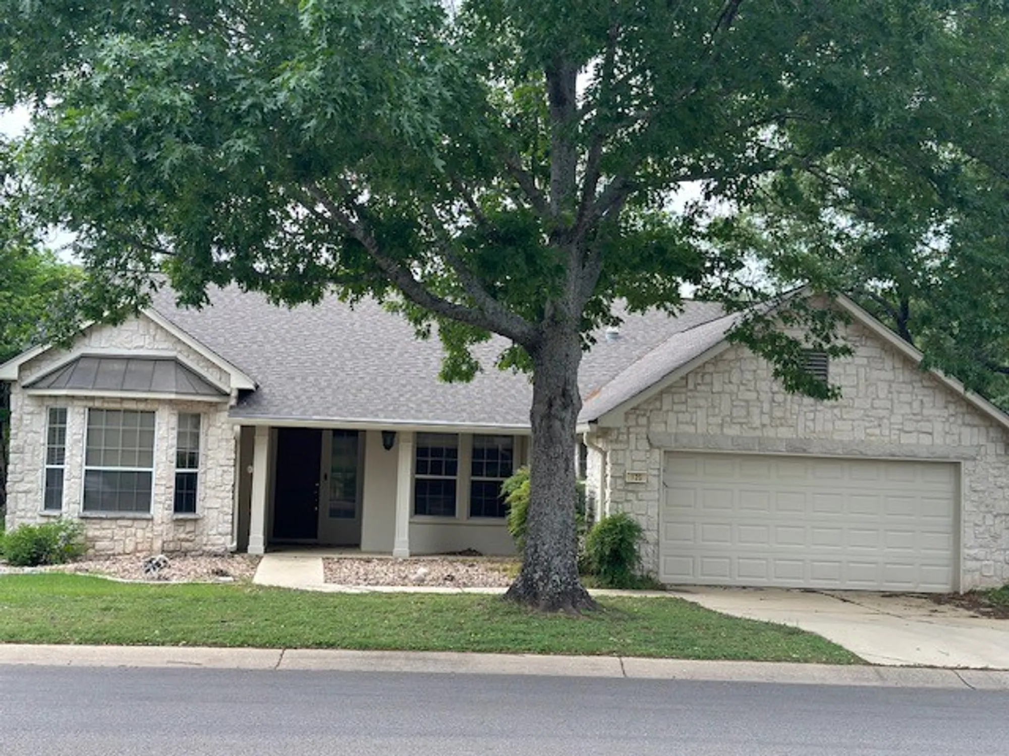 Property Slideshow image 3 of 8 | 125 whispering wind dr, Georgetown, TX, 78633