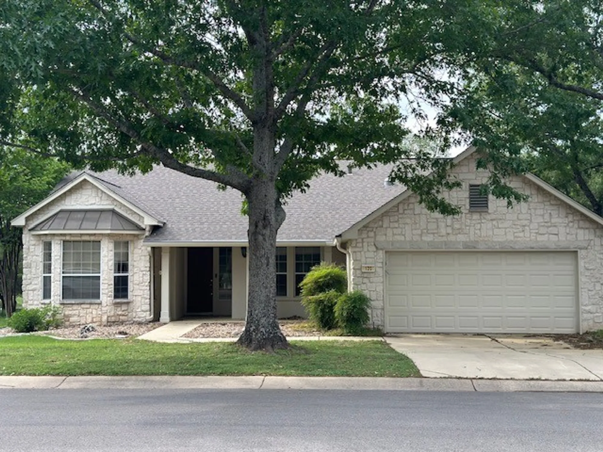 Property Slideshow image 4 of 8 | 125 whispering wind dr, Georgetown, TX, 78633