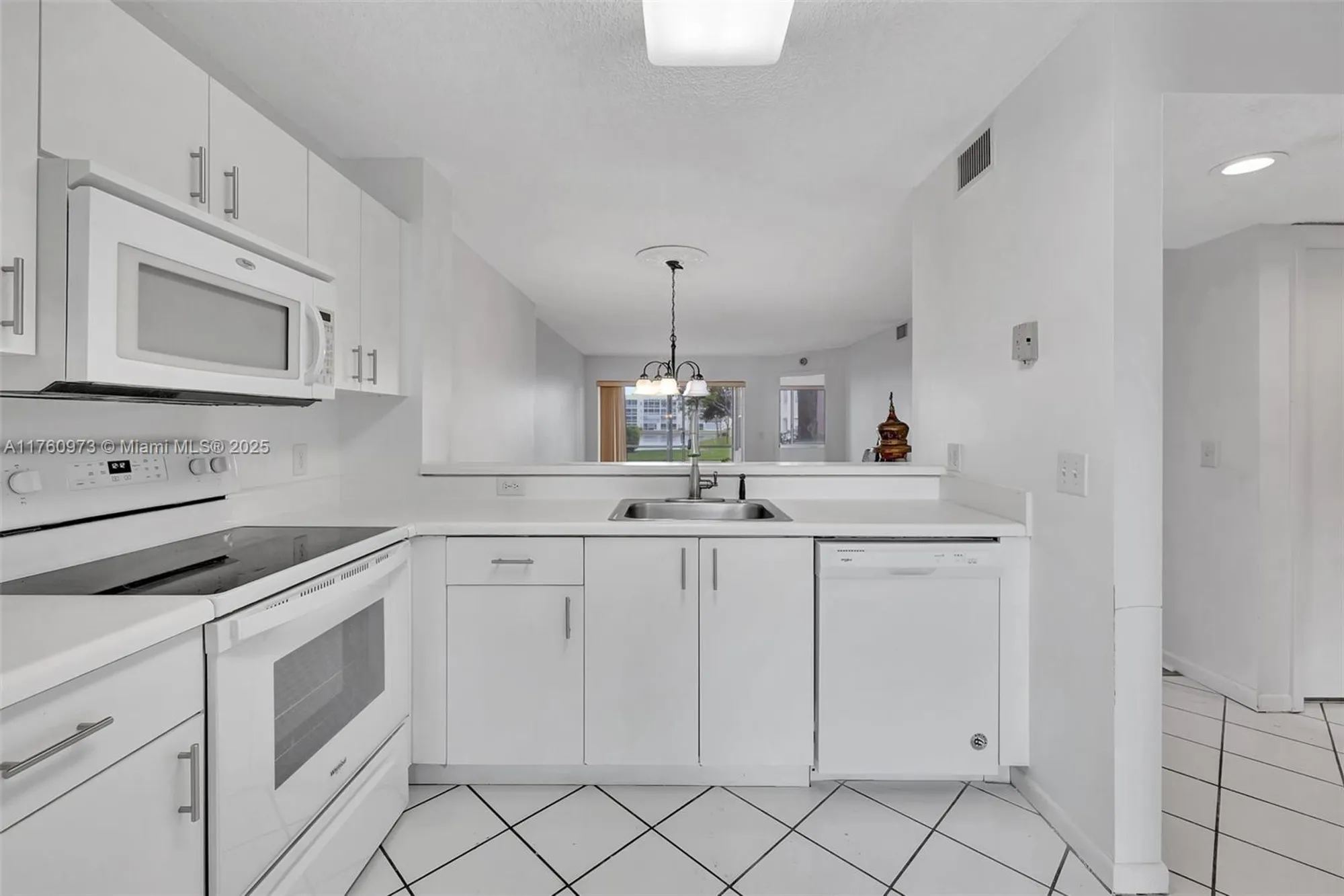 Property Slideshow image 3 of 22 | 7711 trent dr 106, Tamarac, FL, 33321