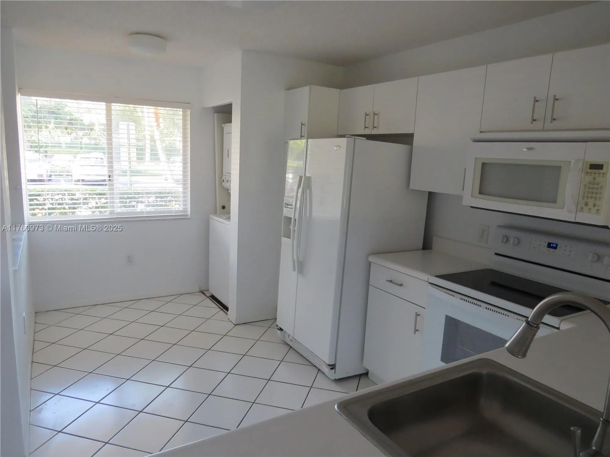 Property Slideshow image 4 of 22 | 7711 trent dr 106, Tamarac, FL, 33321