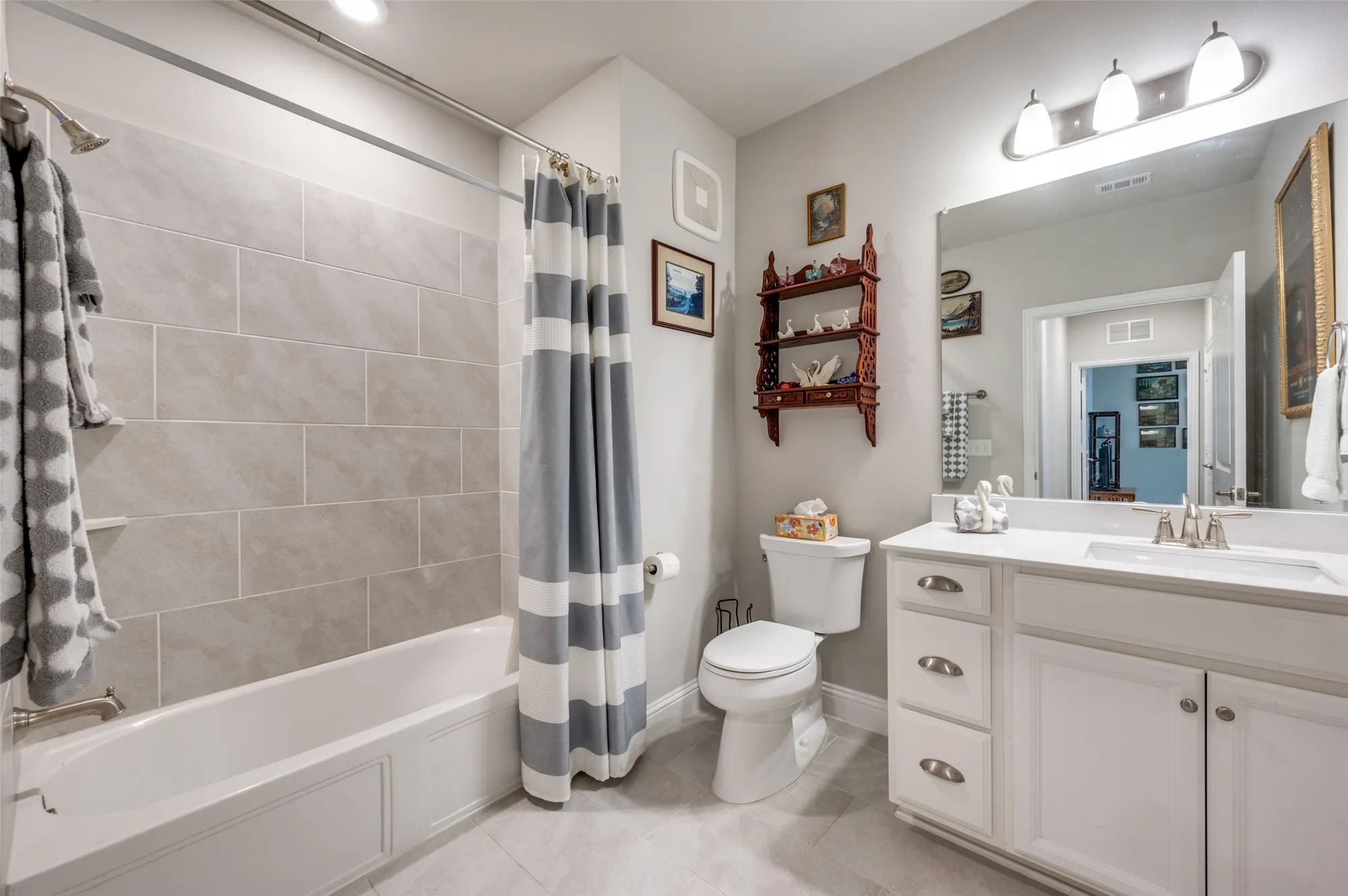 Property Slideshow image 11 of 35 | 1735 wittington pl apt 1207, Farmers Branch, TX, 75234