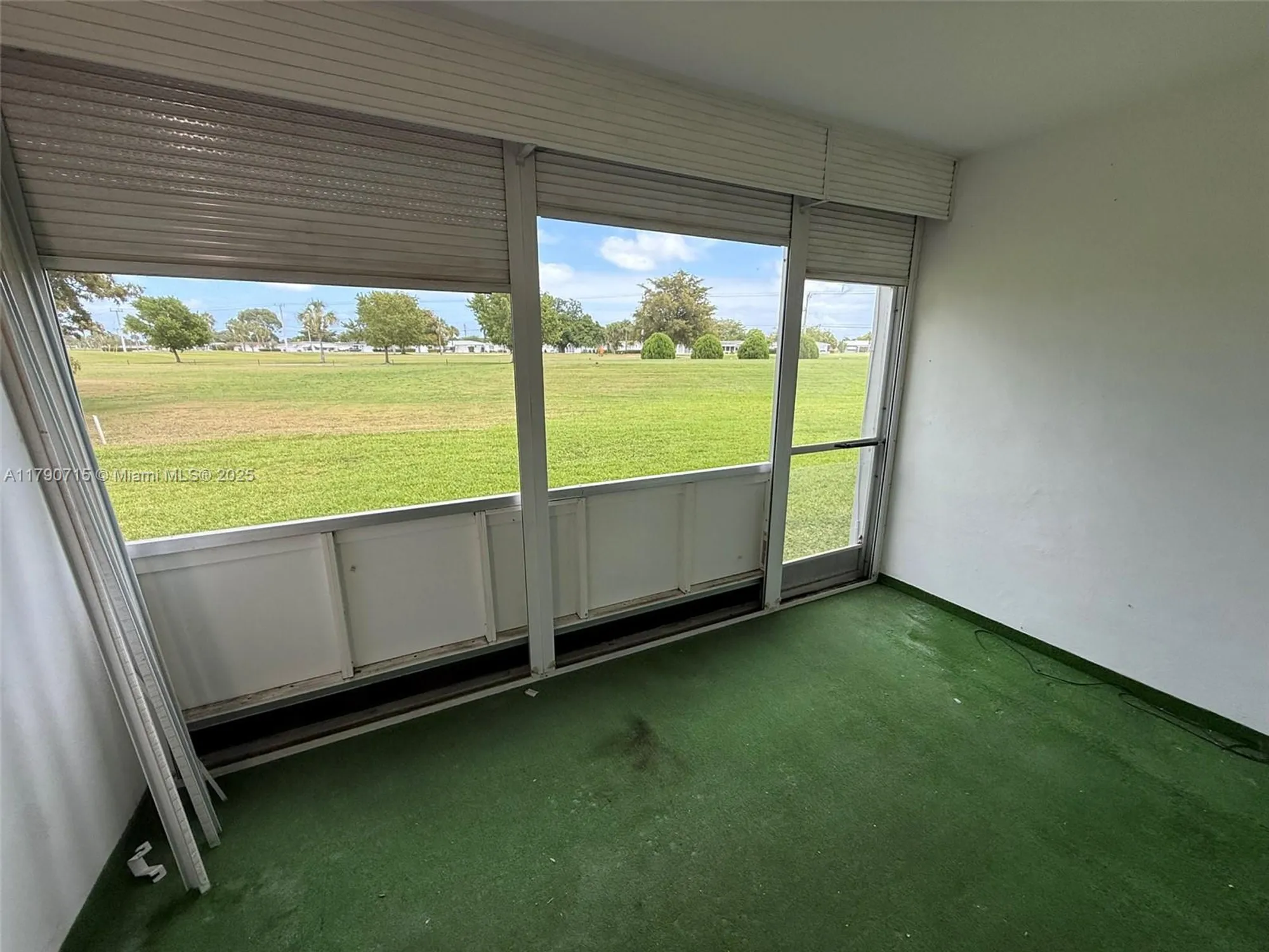 Property Slideshow image 11 of 15 | 7797 golf circle dr 102, Margate, FL, 33063