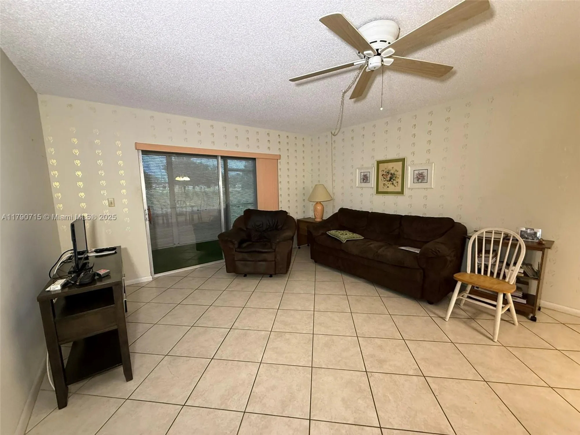 Property Slideshow image 4 of 15 | 7797 golf circle dr 102, Margate, FL, 33063