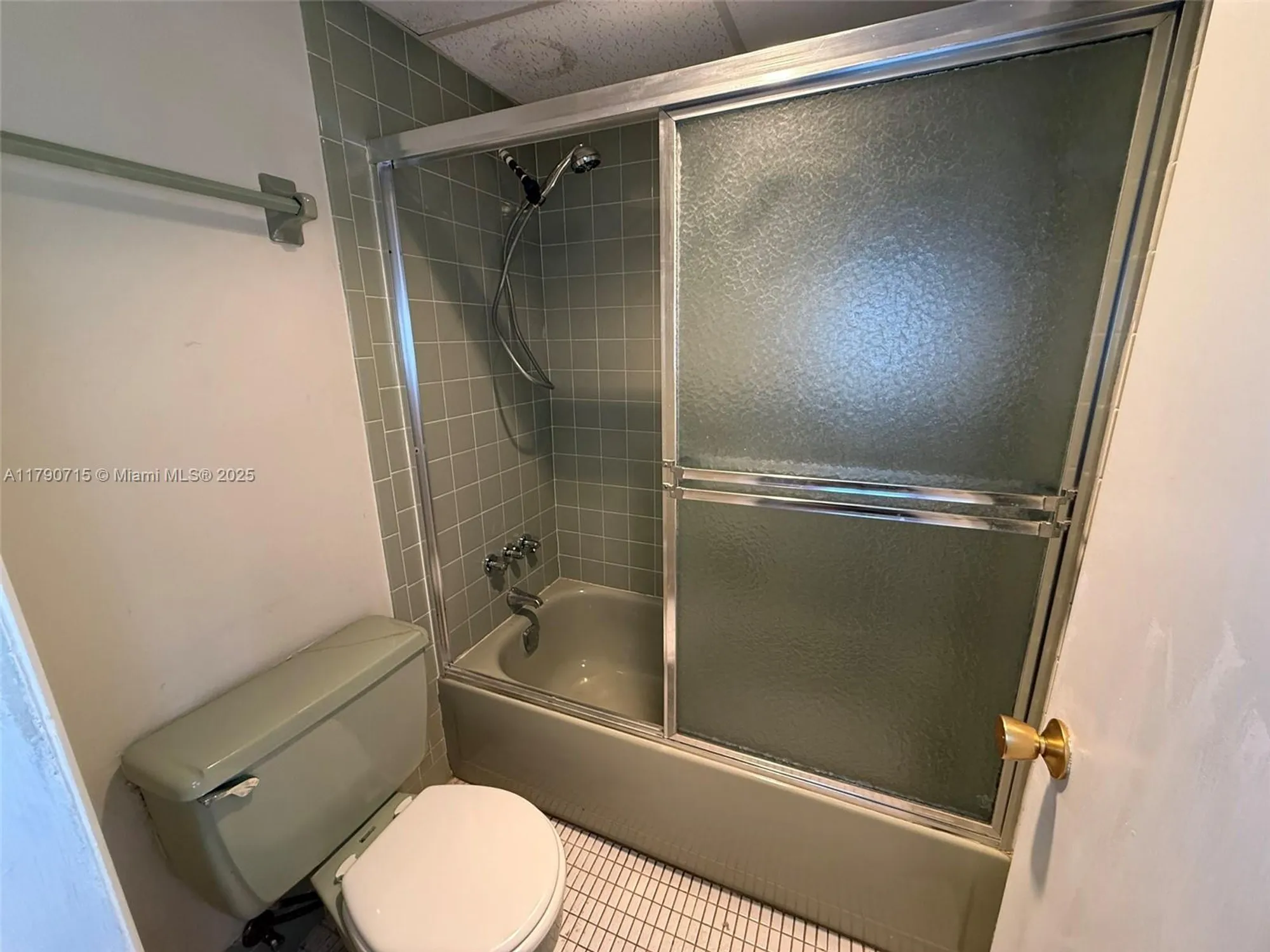 Property Slideshow image 7 of 15 | 7797 golf circle dr 102, Margate, FL, 33063