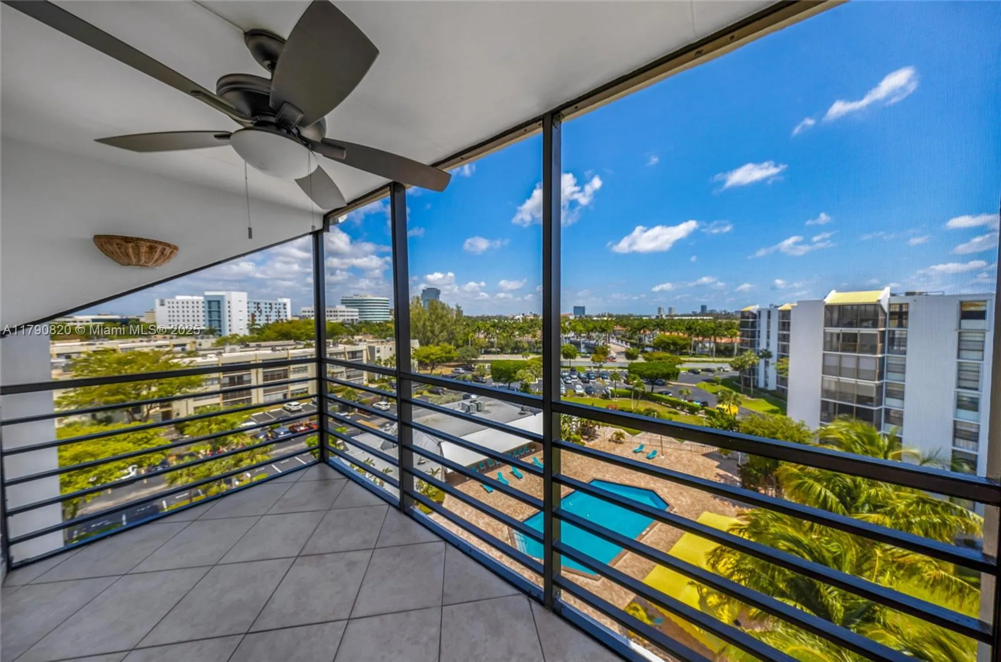 Property Slideshow image 14 of 27 | 20400 w country club dr 812, Aventura, FL, 33180