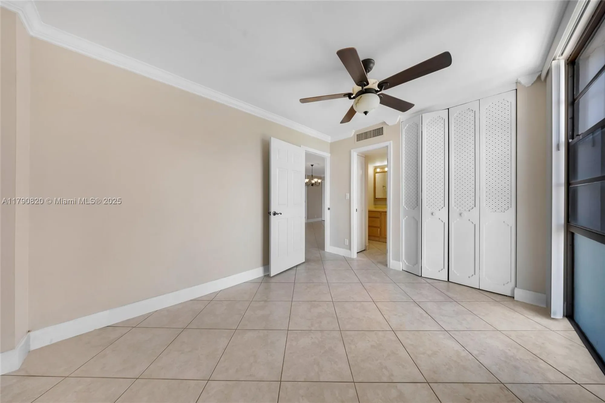 Property Slideshow image 17 of 27 | 20400 w country club dr 812, Aventura, FL, 33180