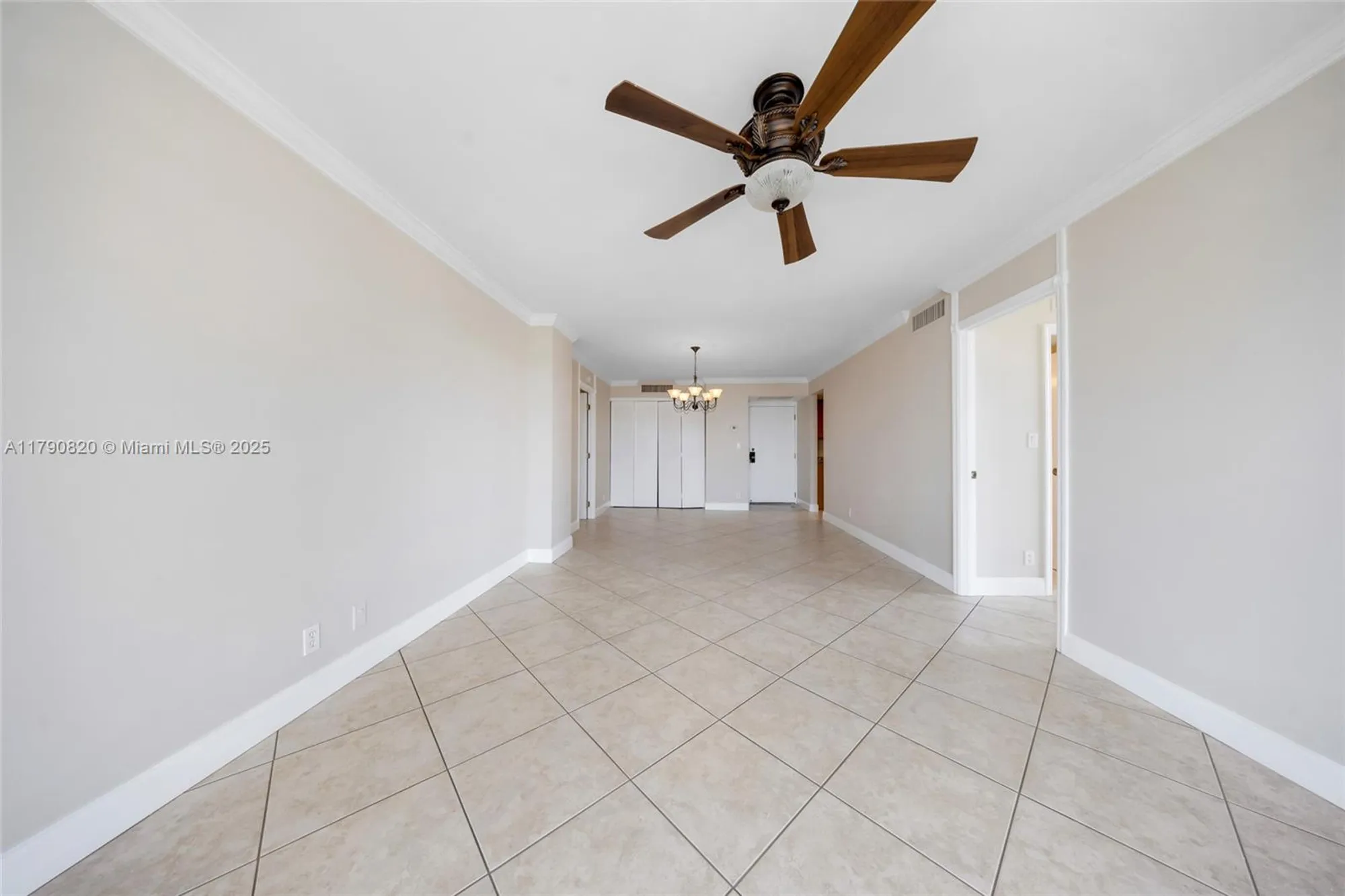 Property Slideshow image 12 of 27 | 20400 w country club dr 812, Aventura, FL, 33180