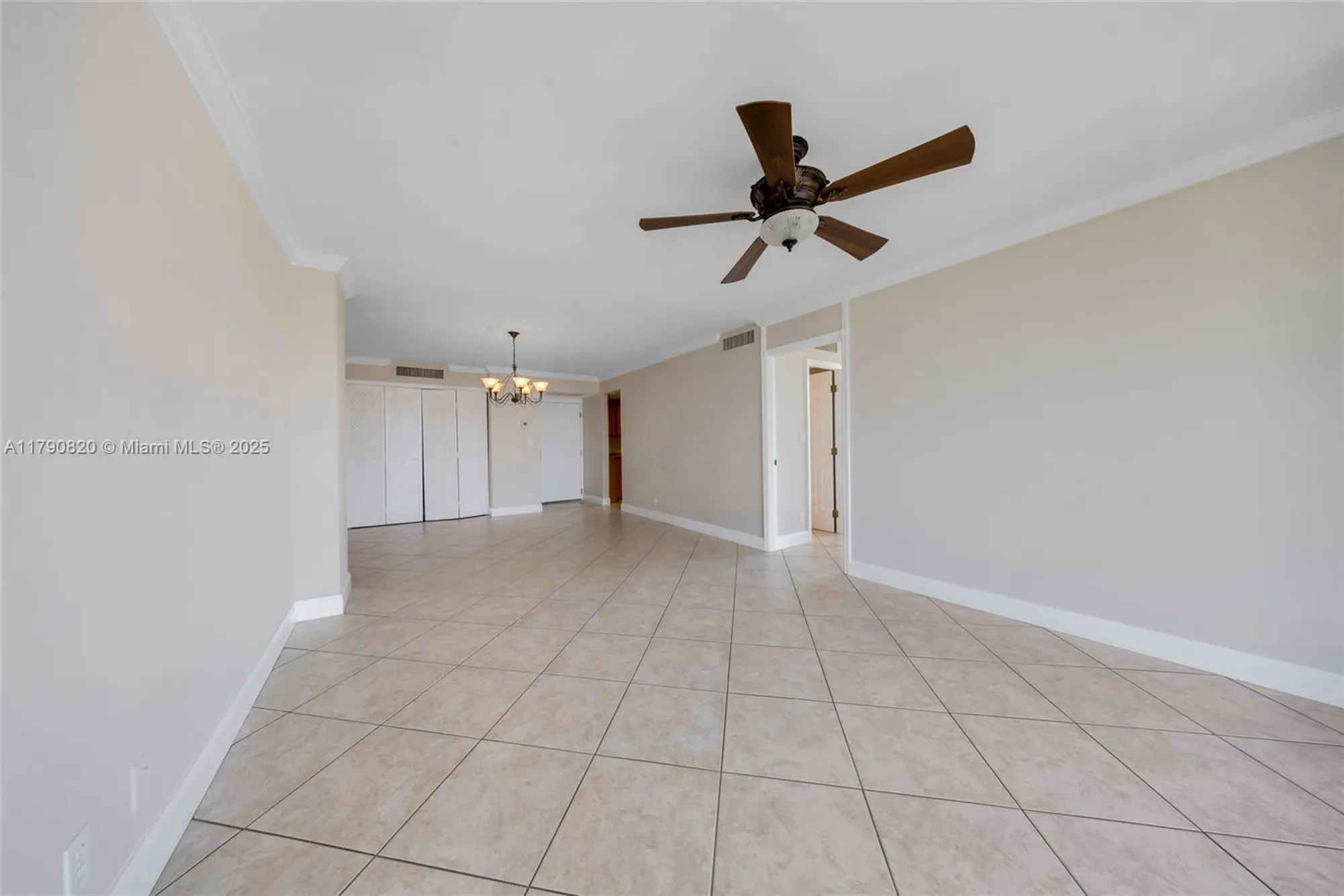 Property Slideshow image 13 of 27 | 20400 w country club dr 812, Aventura, FL, 33180