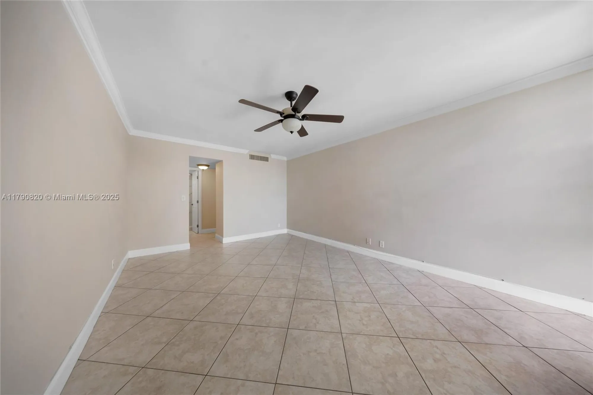 Property Slideshow image 25 of 27 | 20400 w country club dr 812, Aventura, FL, 33180