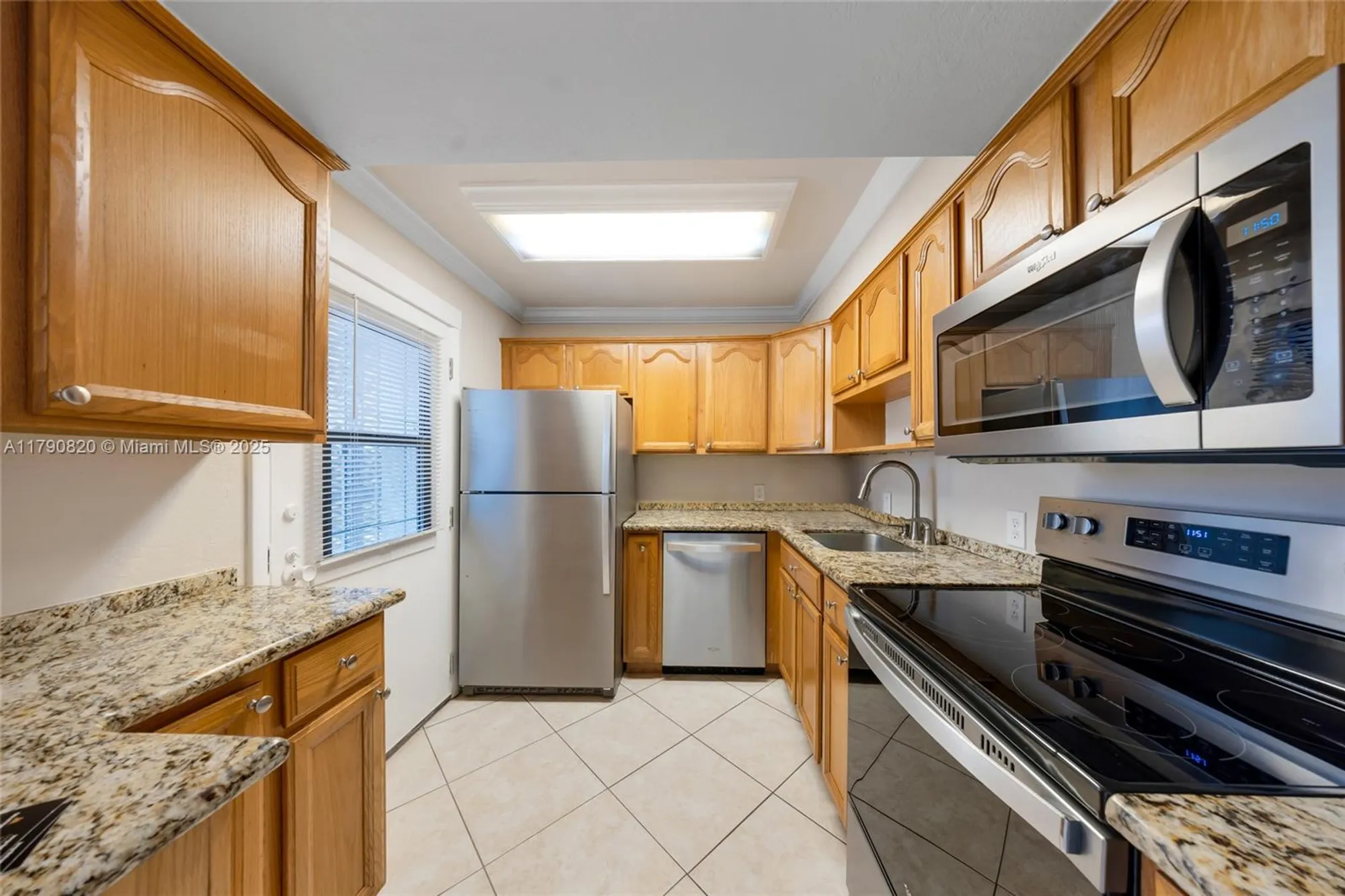 Property Slideshow image 21 of 27 | 20400 w country club dr 812, Aventura, FL, 33180