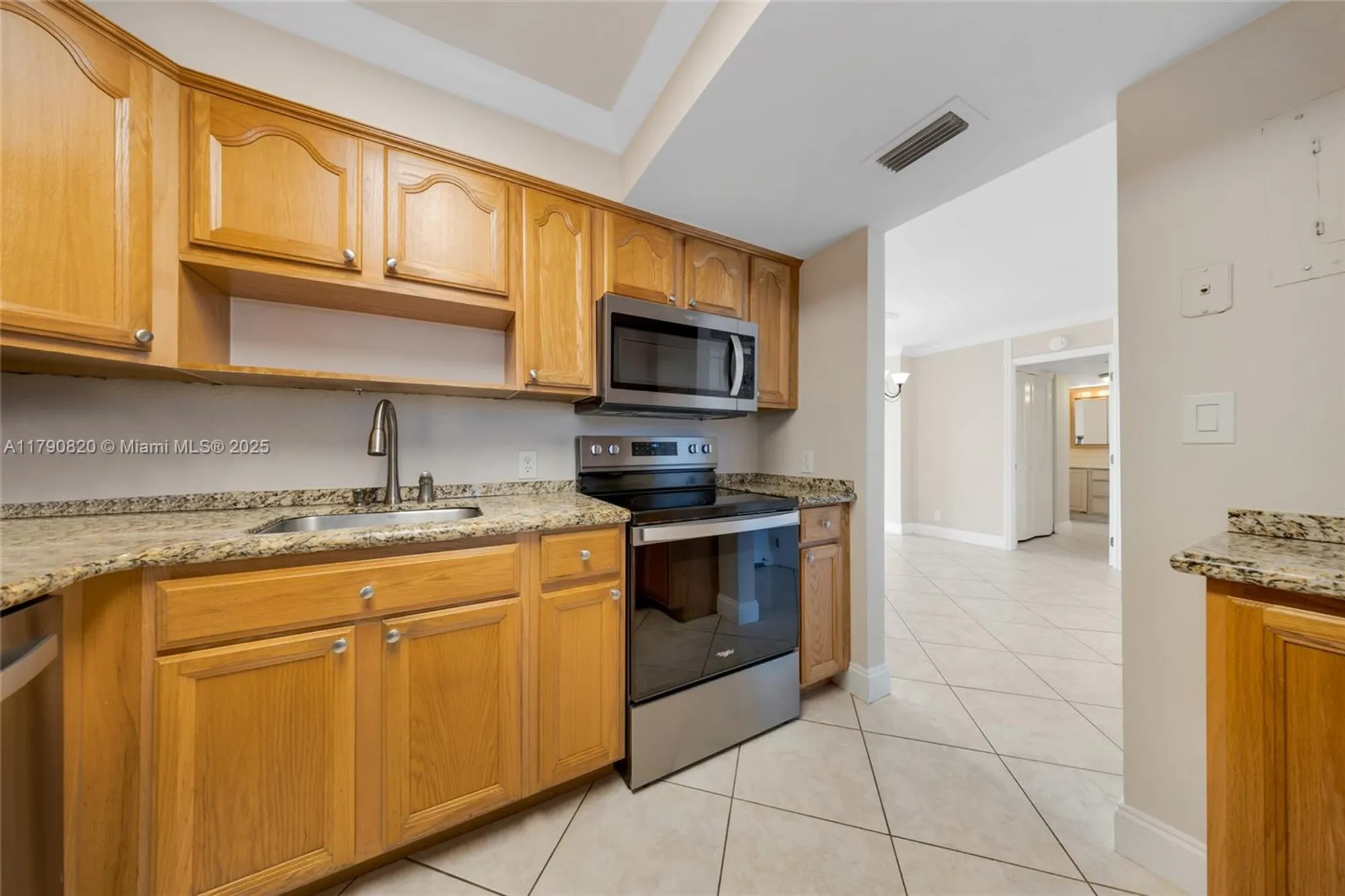 Property Slideshow image 23 of 27 | 20400 w country club dr 812, Aventura, FL, 33180