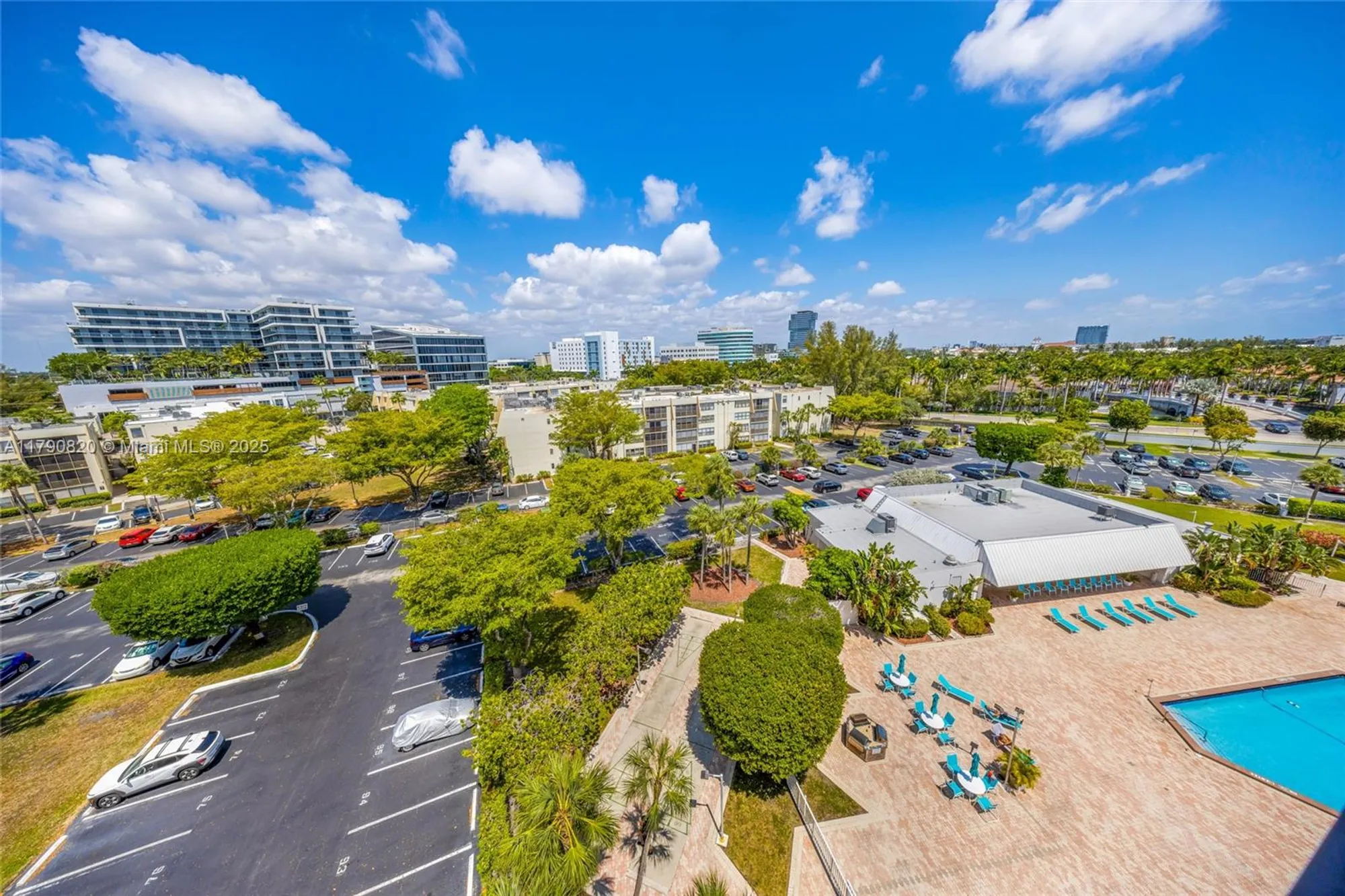 Property Slideshow image 3 of 27 | 20400 w country club dr 812, Aventura, FL, 33180