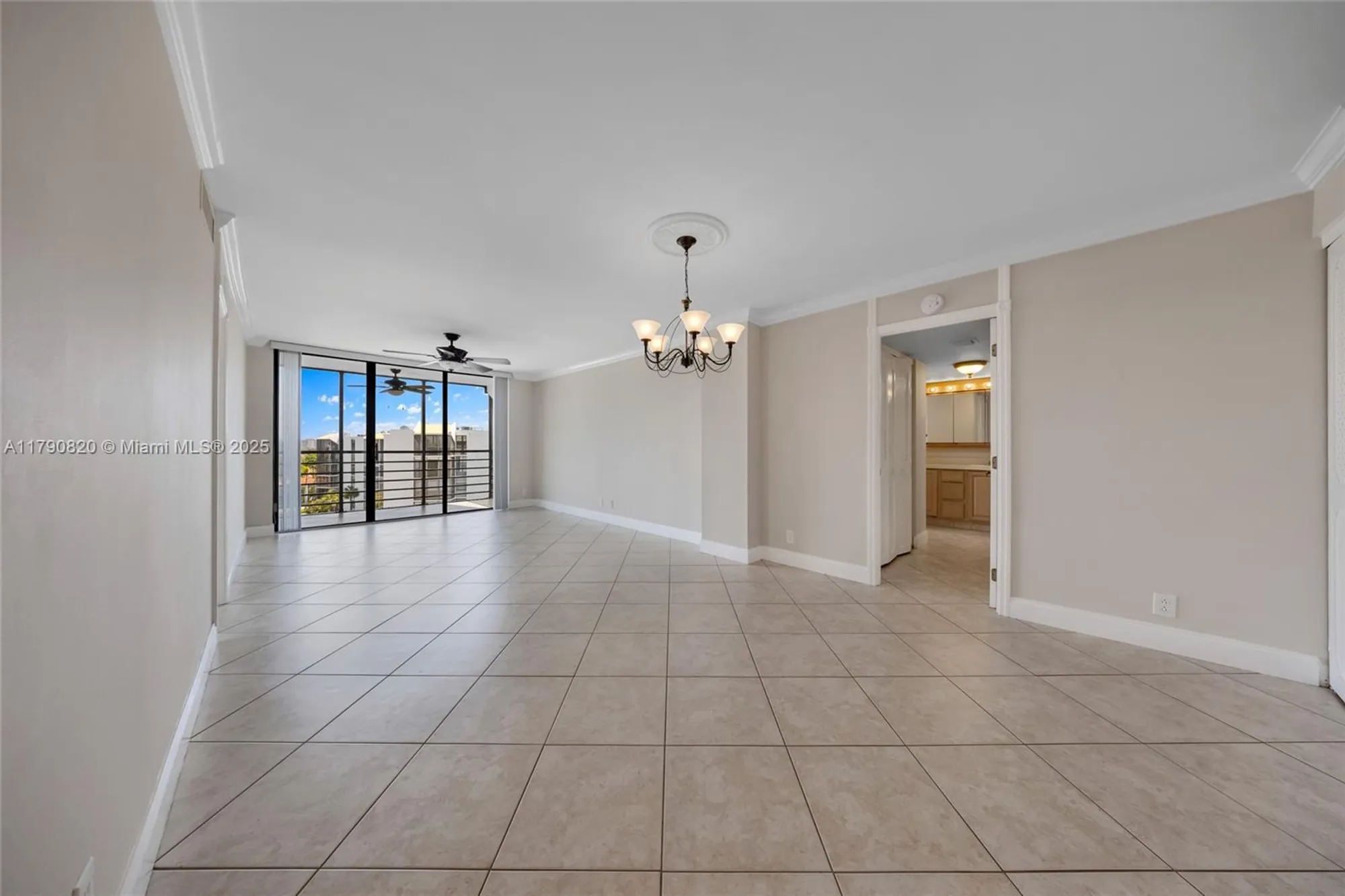 Property Slideshow image 8 of 27 | 20400 w country club dr 812, Aventura, FL, 33180