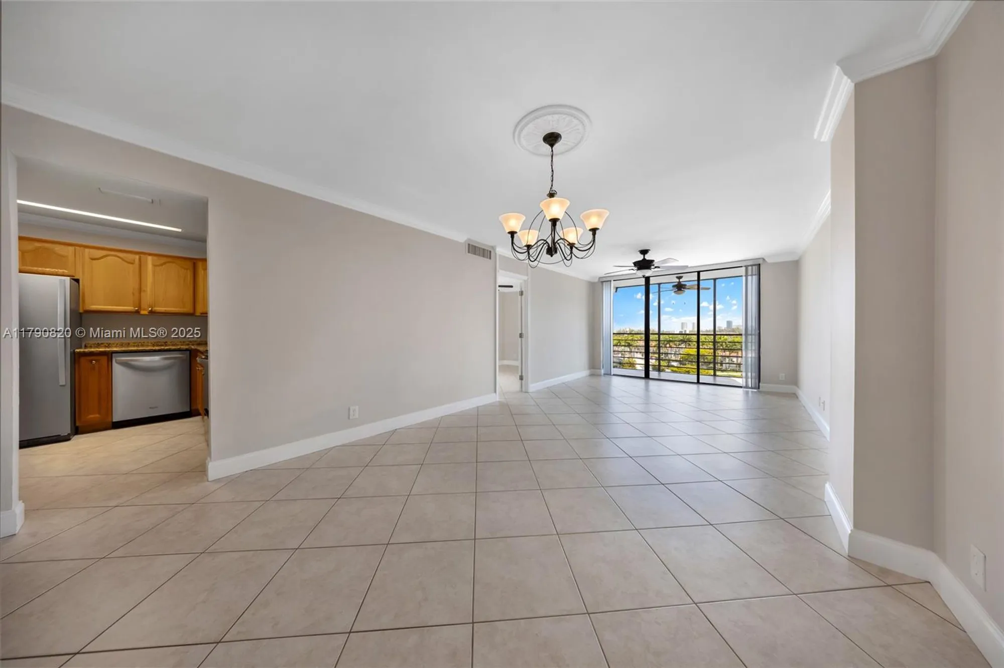 Property Slideshow image 9 of 27 | 20400 w country club dr 812, Aventura, FL, 33180