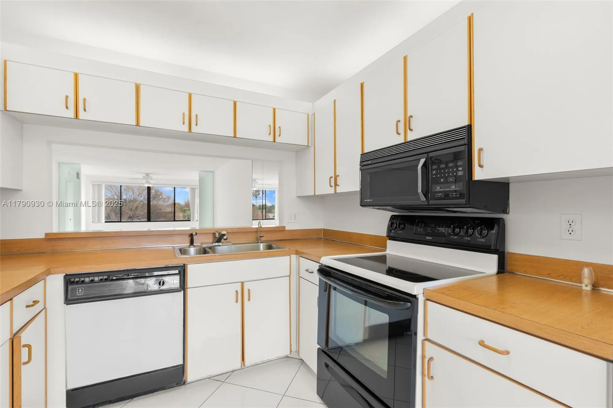 Property Slideshow image 14 of 50 | 9585 n belfort cir # 308, Tamarac, FL, 33321