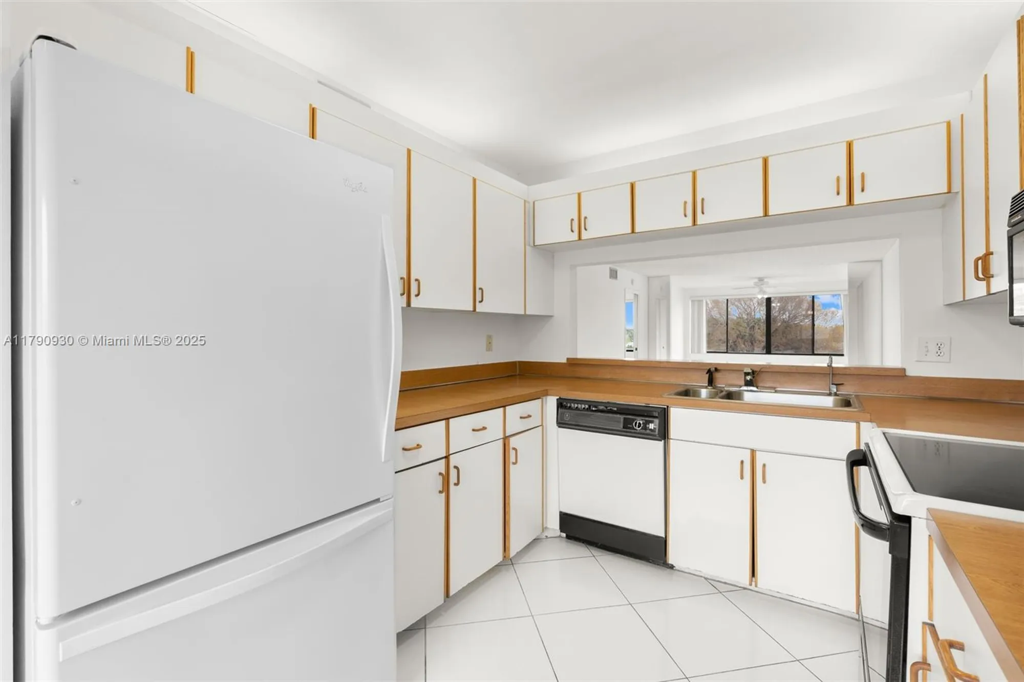 Property Slideshow image 15 of 50 | 9585 n belfort cir # 308, Tamarac, FL, 33321