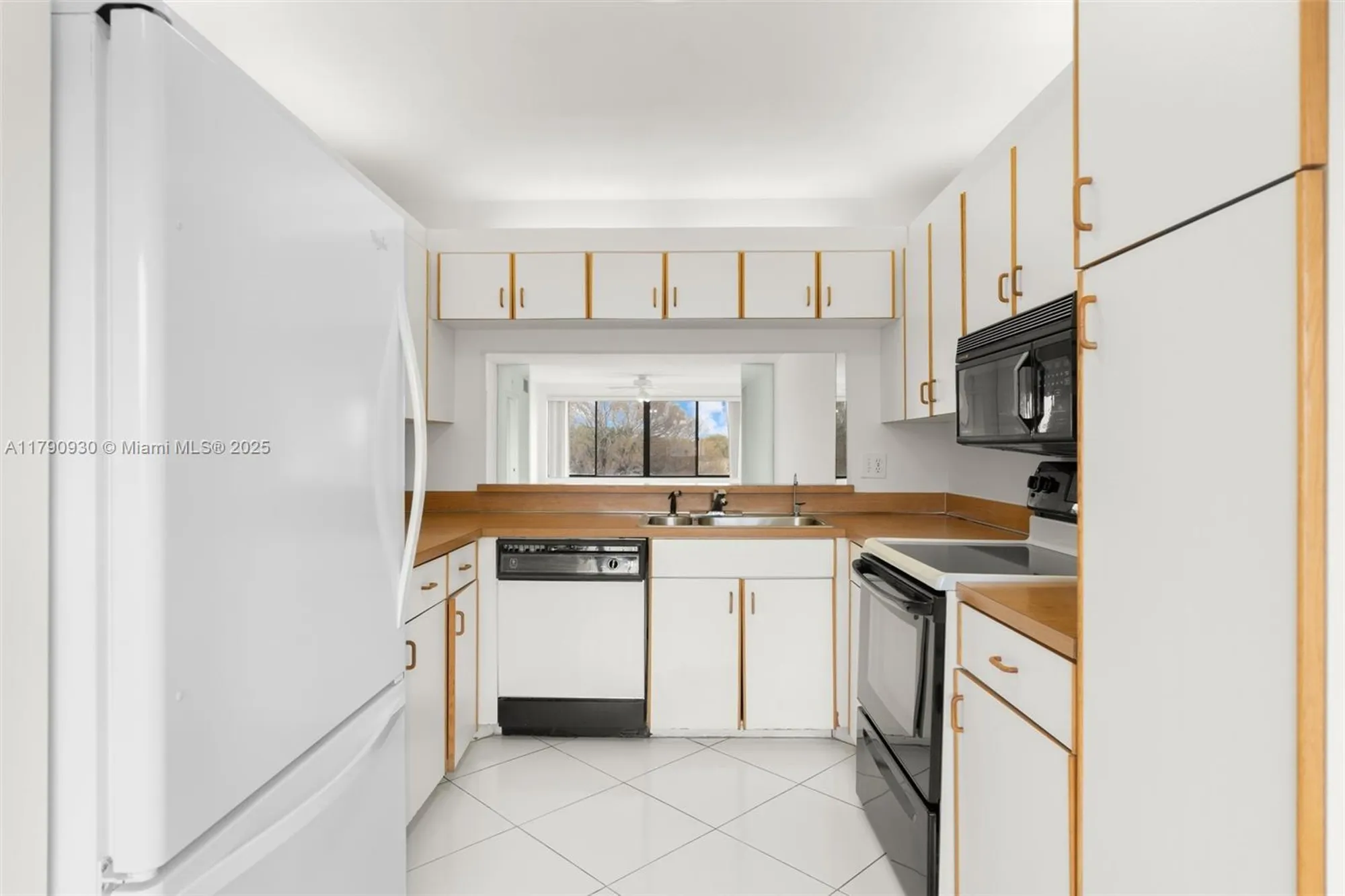 Property Slideshow image 16 of 50 | 9585 n belfort cir # 308, Tamarac, FL, 33321