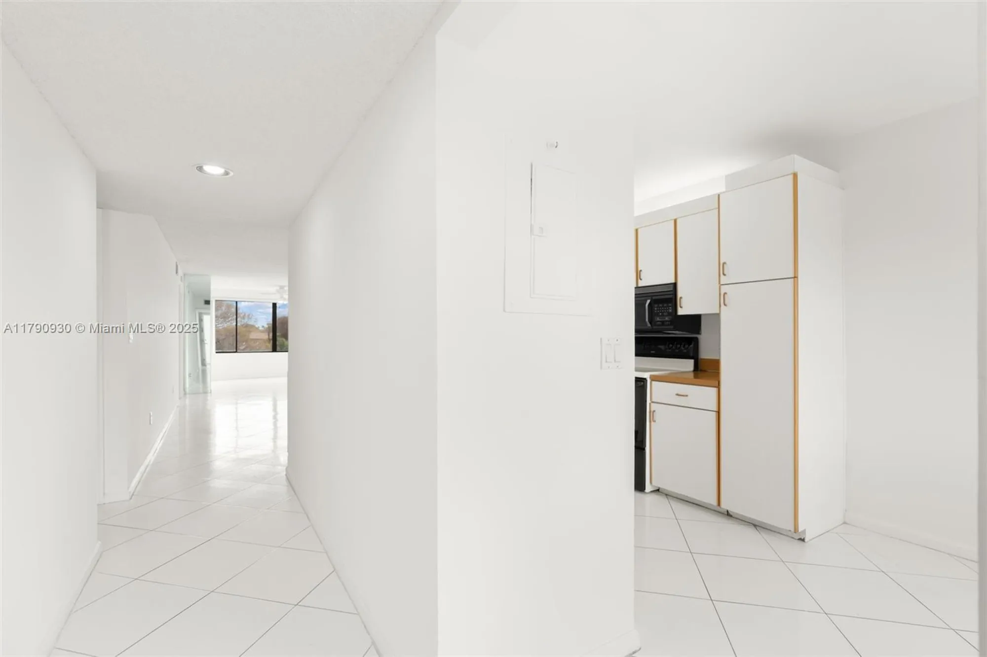 Property Slideshow image 12 of 50 | 9585 n belfort cir # 308, Tamarac, FL, 33321