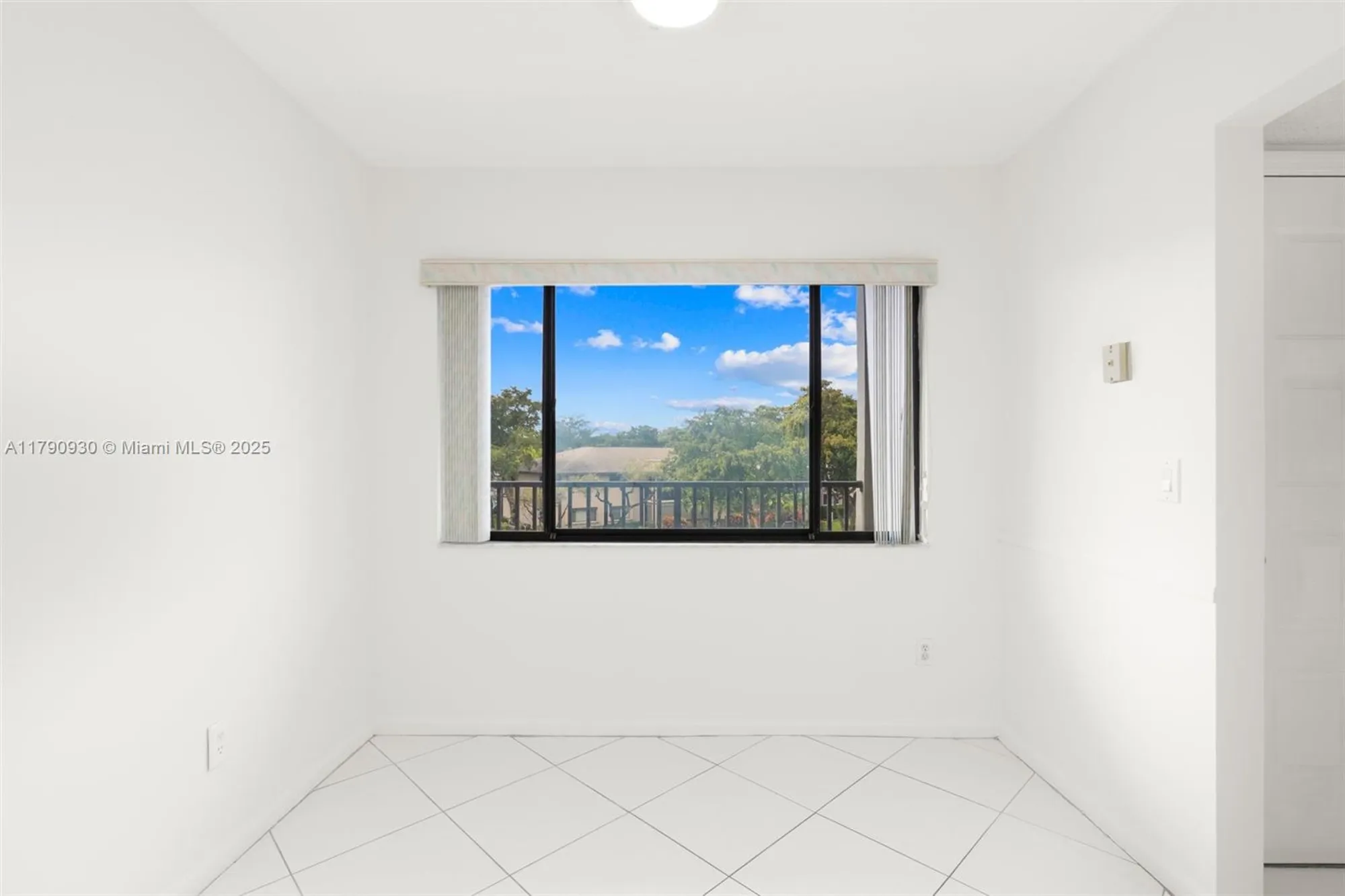 Property Slideshow image 13 of 50 | 9585 n belfort cir # 308, Tamarac, FL, 33321