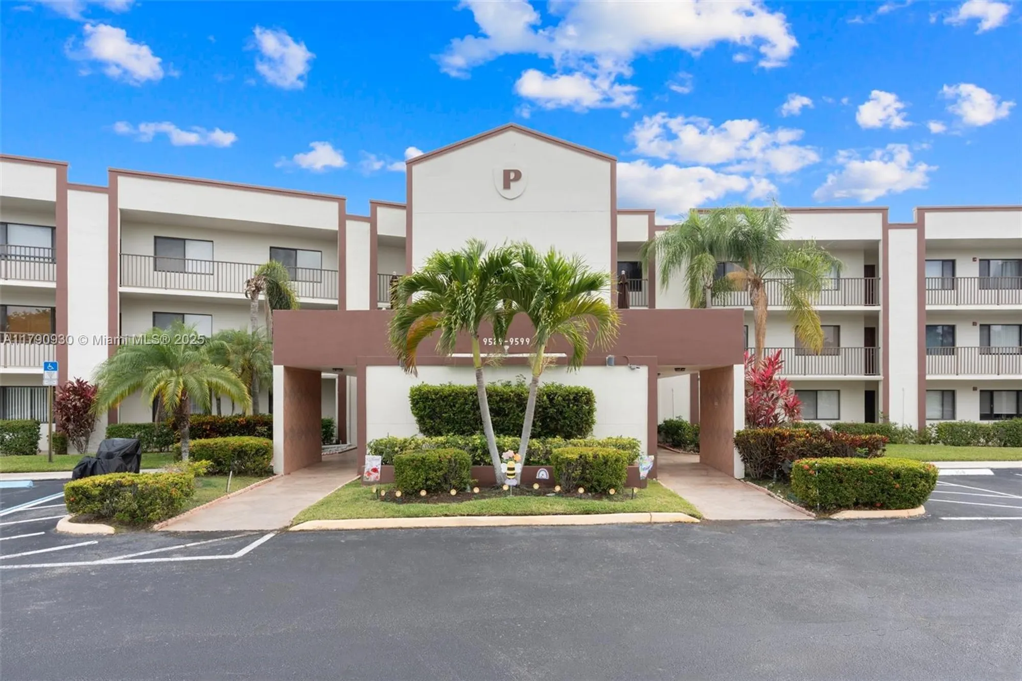 Property Slideshow image 3 of 50 | 9585 n belfort cir # 308, Tamarac, FL, 33321