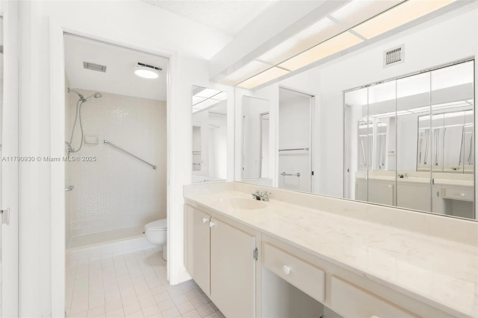 Property Slideshow image 32 of 50 | 9585 n belfort cir # 308, Tamarac, FL, 33321